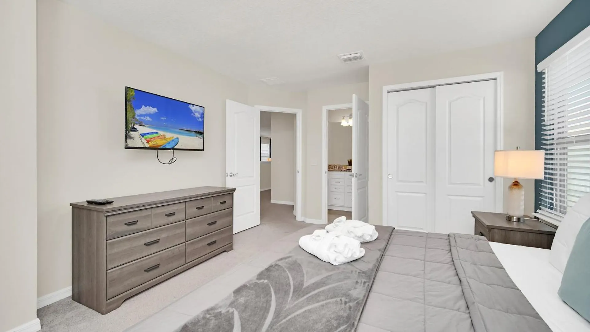 Luxurious Retreat Near Disney: Pool & Game Holiday home *