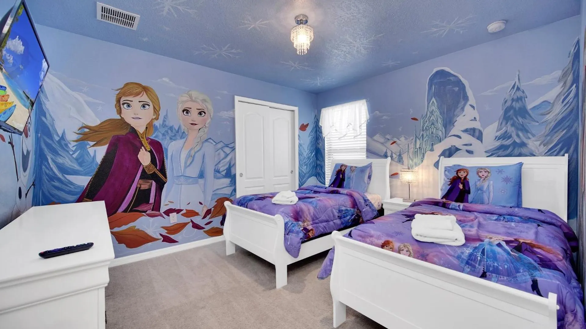 Luxurious Retreat Near Disney: Pool & Game Holiday home Kissimmee