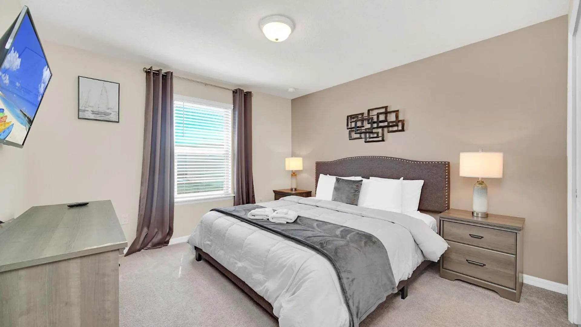 Luxurious Retreat Near Disney: Pool & Game Holiday home Kissimmee