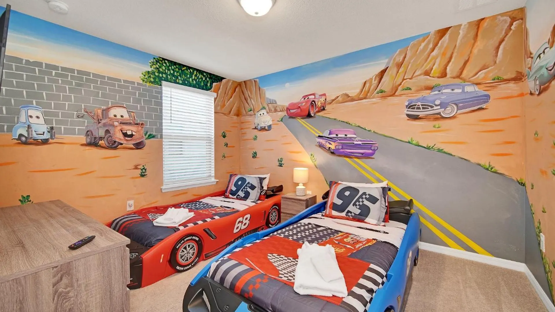 Luxurious Retreat Near Disney: Pool & Game