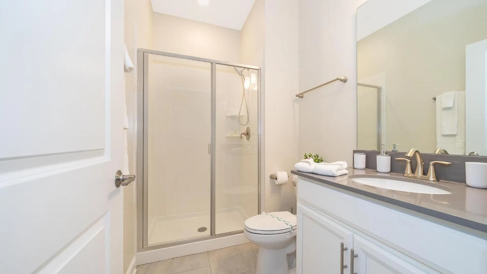 4834sl Townhouse 4 Bedrooms & 3 Bathrooms + Pool