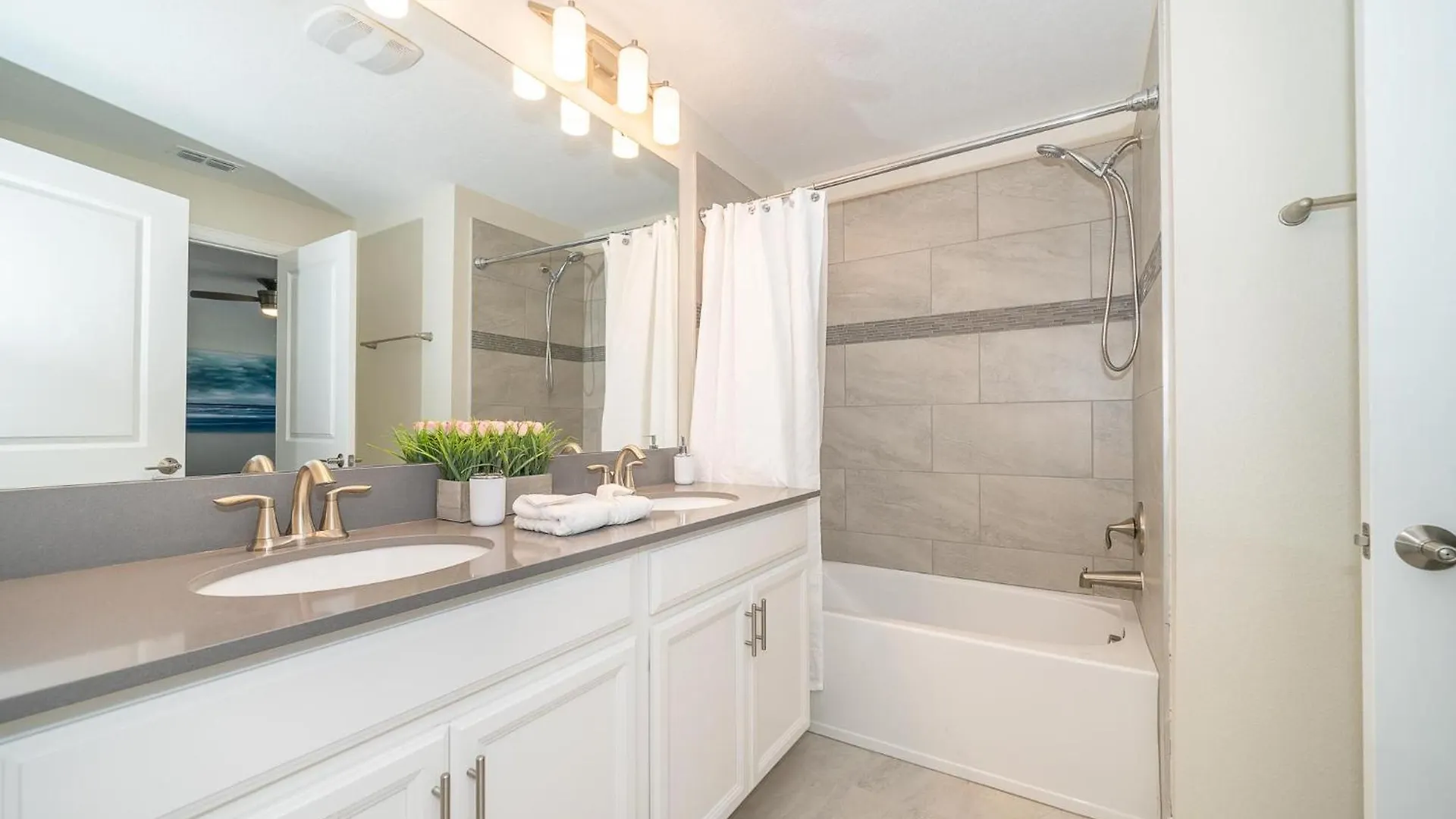 4834sl Townhouse 4 Bedrooms & 3 Bathrooms + Pool