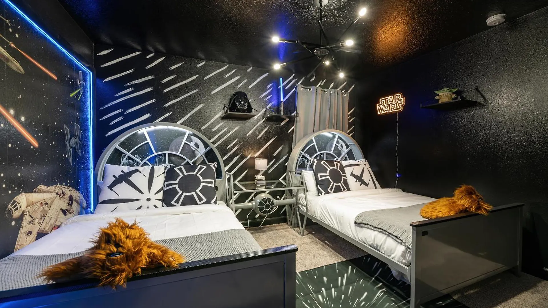 Epic Game Room, Star Wars, Only 20 Min To Theme Parks! Holiday home