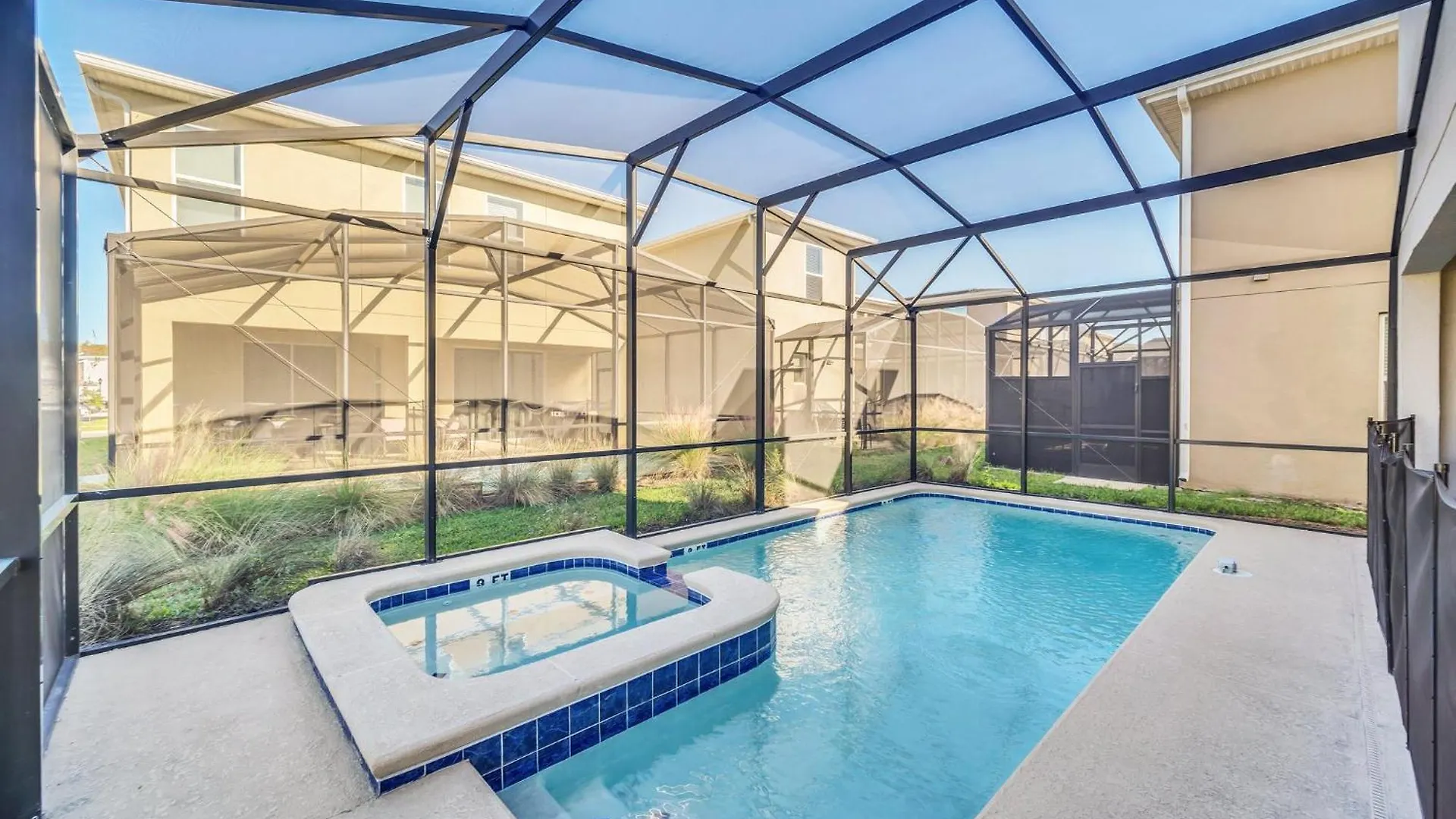 Spotless 6 Bedroom - Storey - Hot Tub - Free Water Park - 15 Mins To Holiday home