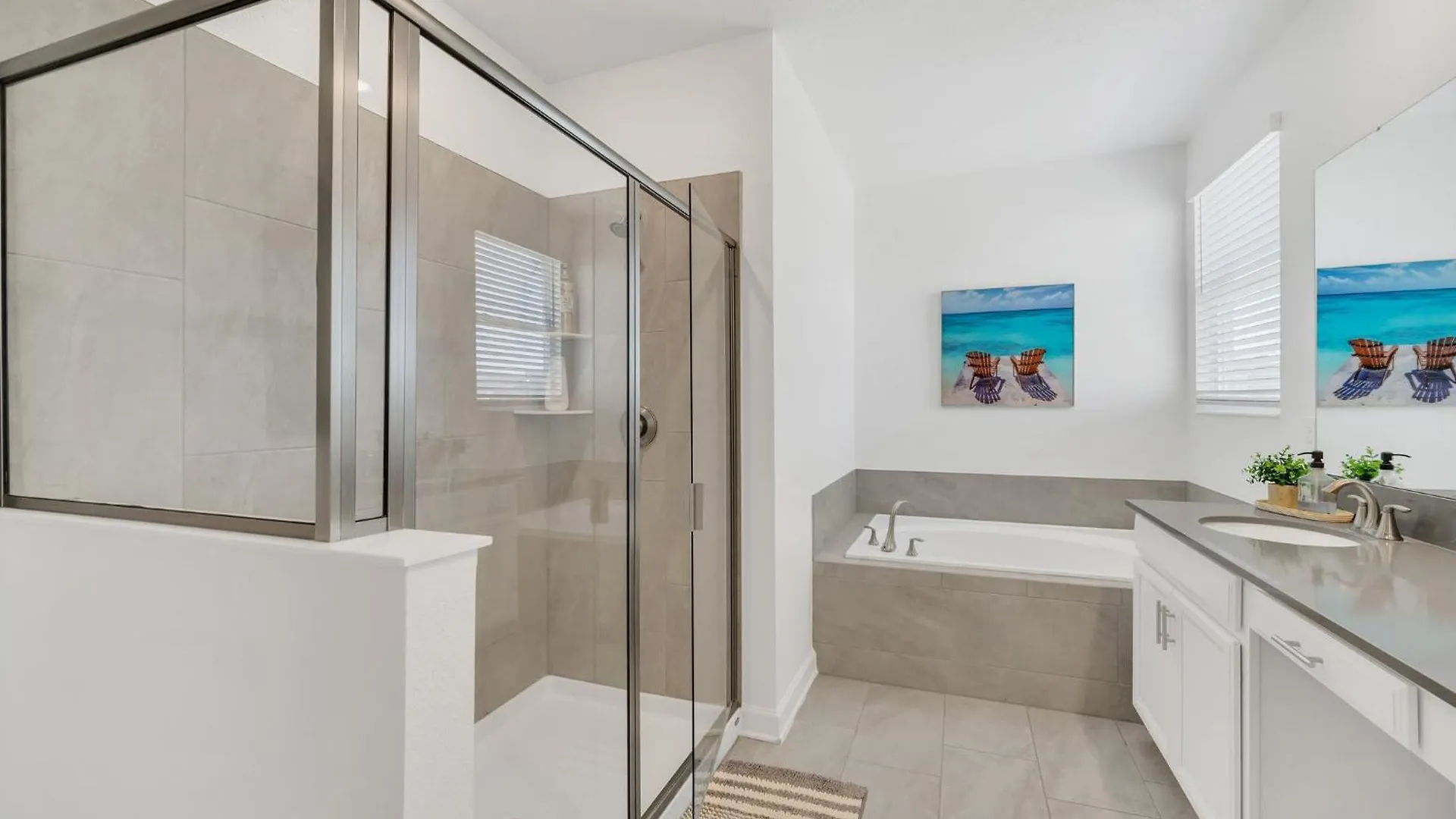 Spotless 6 Bedroom - Storey - Hot Tub - Free Water Park - 15 Mins To Holiday home Kissimmee