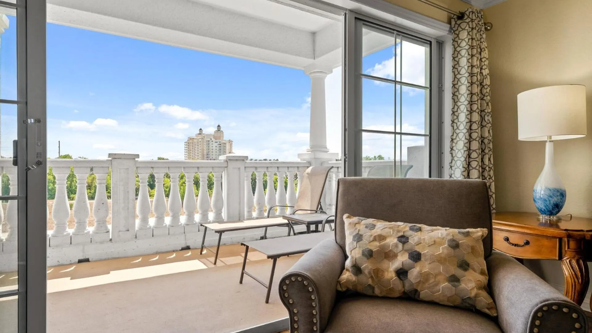 Luxury On Reunion And Orlando 5696 Villa