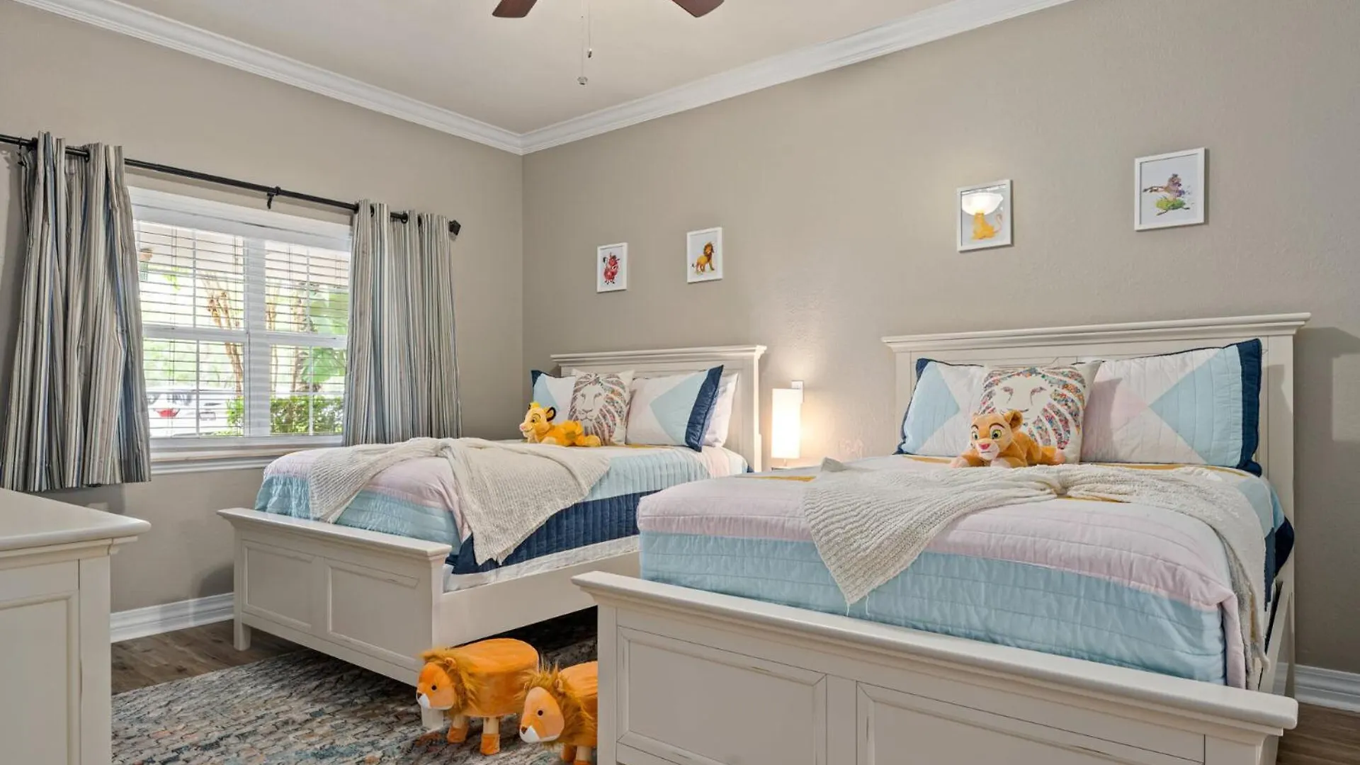 Beautiful With First Class Amenities On Reunion And Orlando 5695 Villa