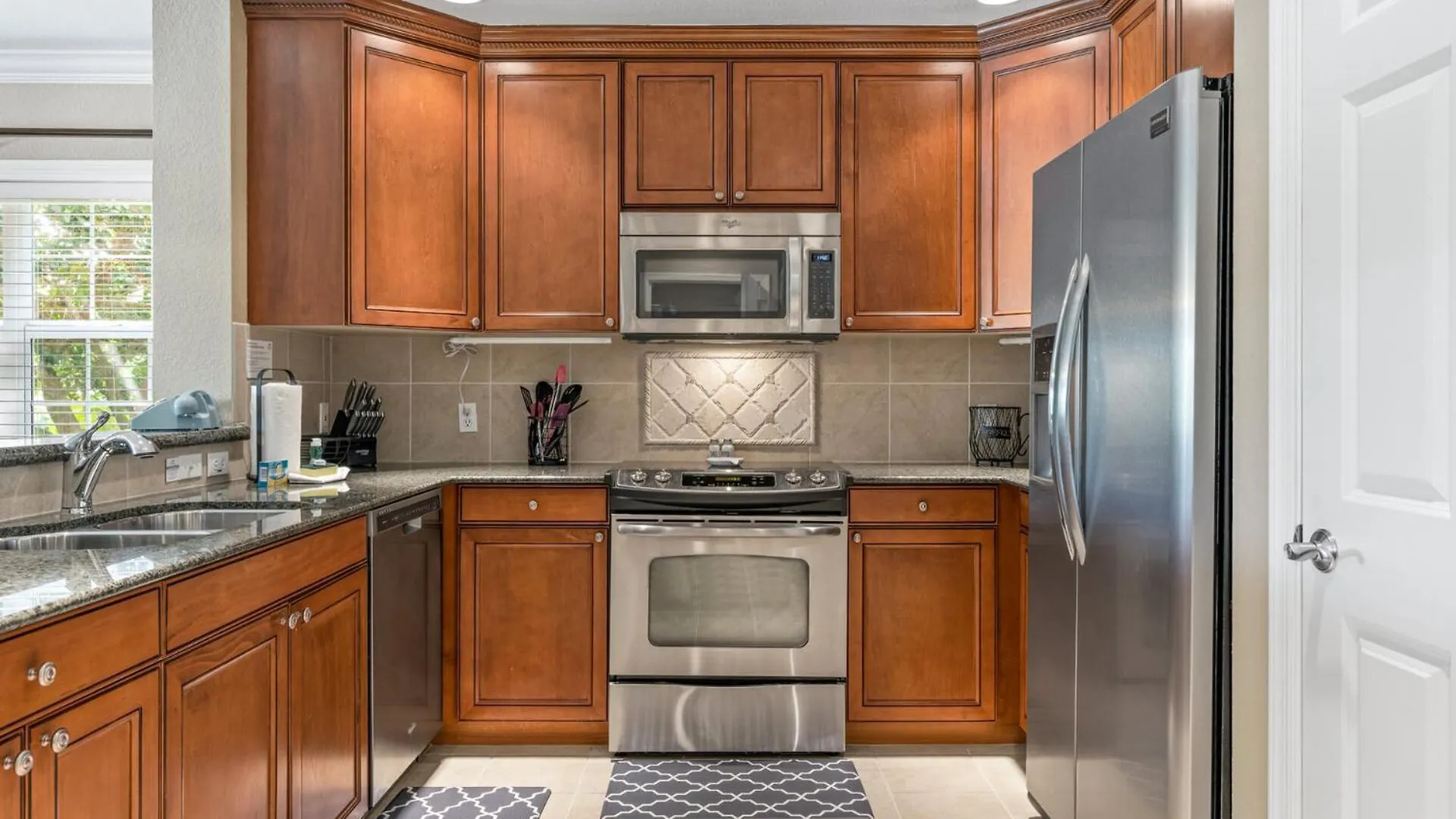 Beautiful With First Class Amenities On Reunion And Orlando 5695