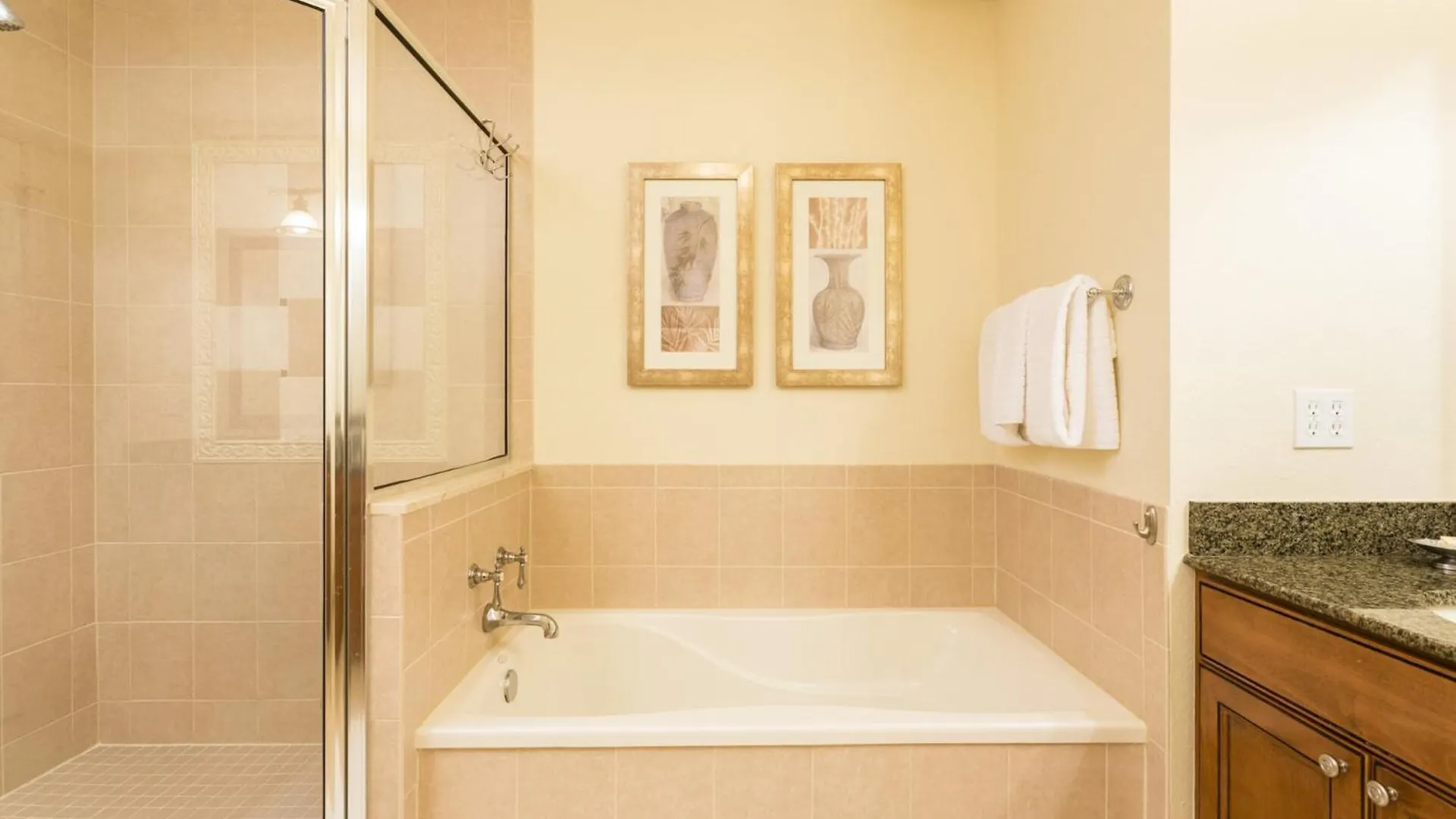 Rent The Perfect 3 Bedroom On Reunion And Orlando 5694 Villa *