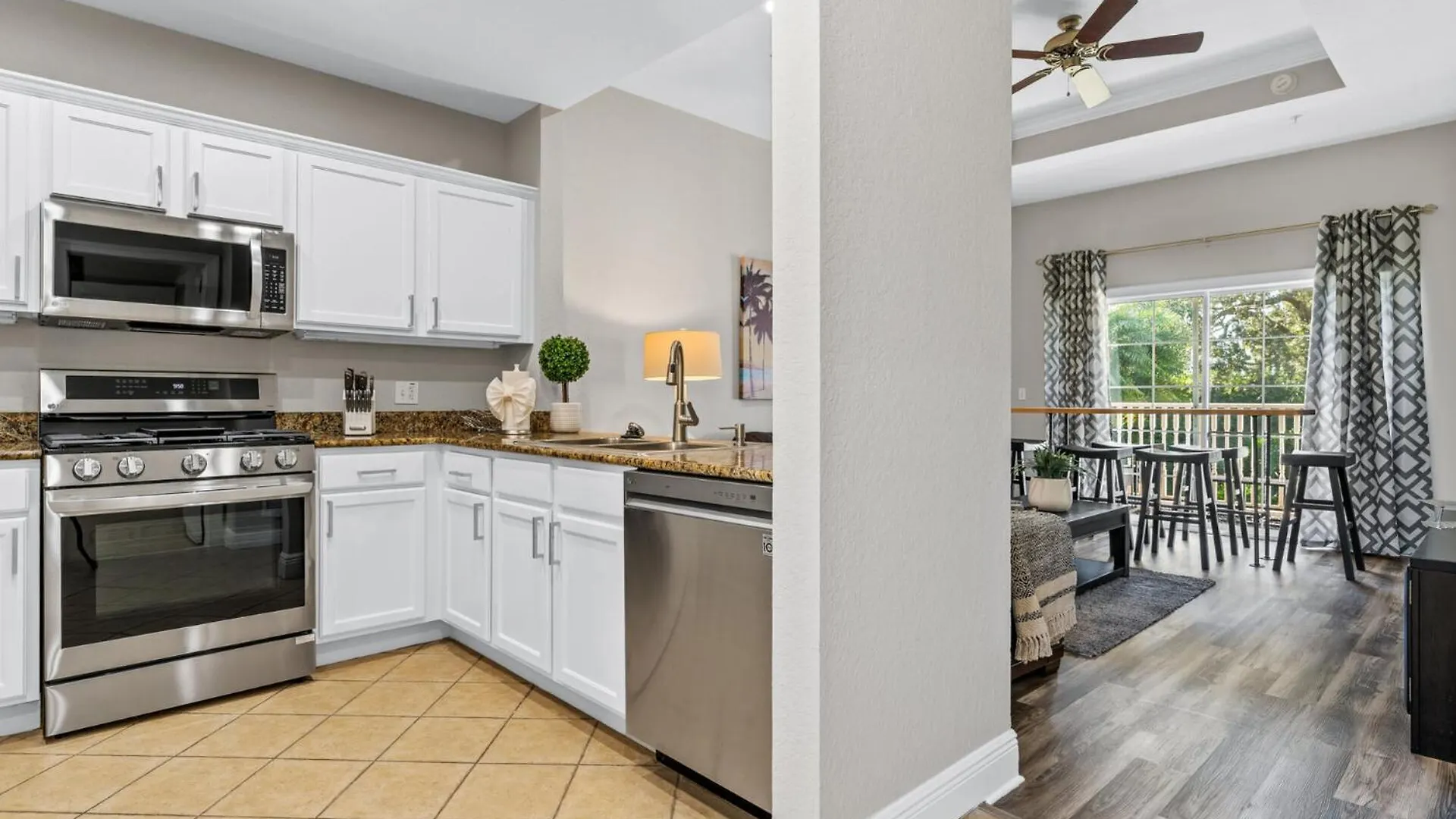 Perfect 3 Bedroom Townhome On Reunion And Orlando Townhome 5693 *
