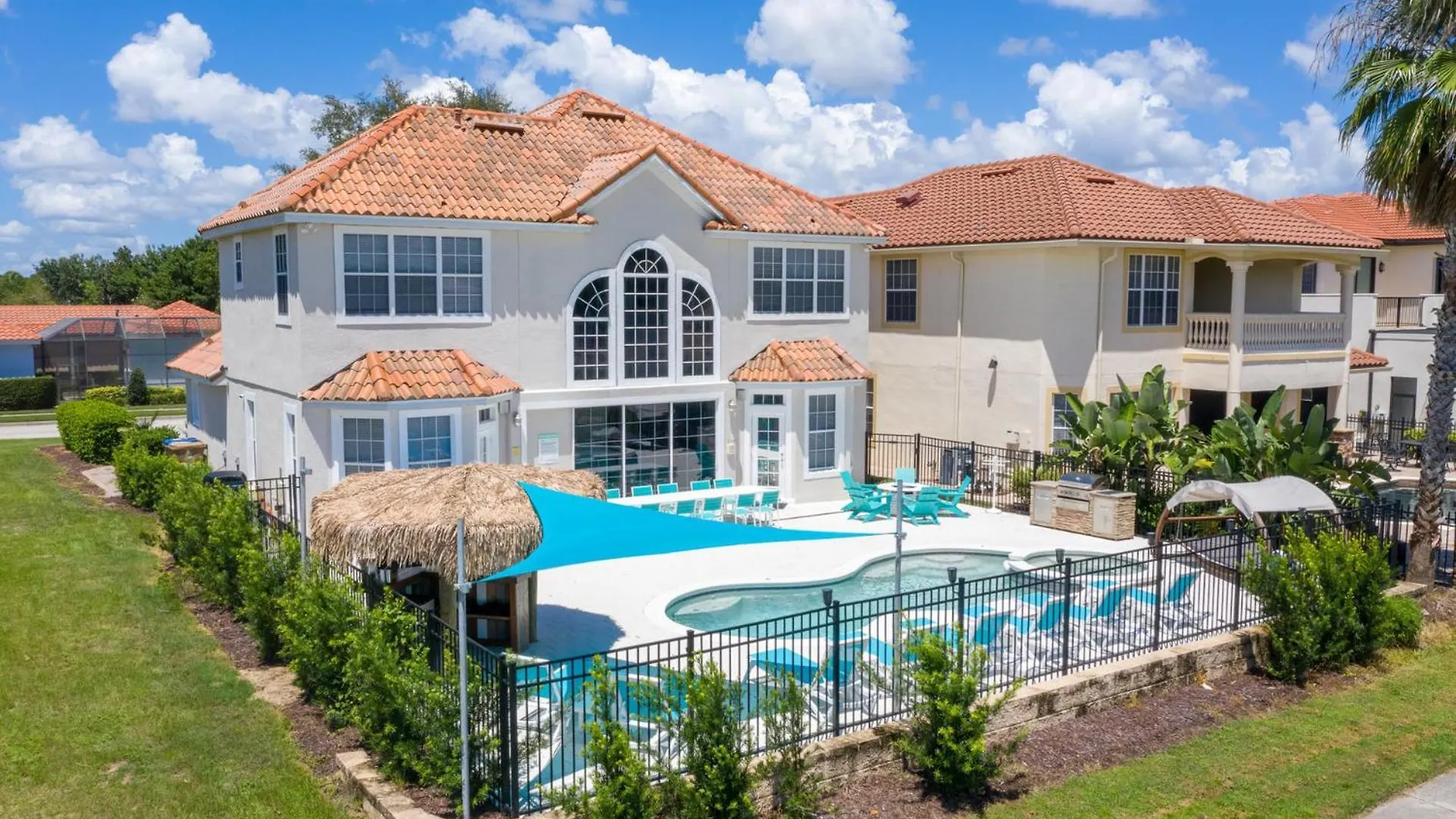 Exclusive With Large Private Pool On Reunion And Orlando 5282 Villa