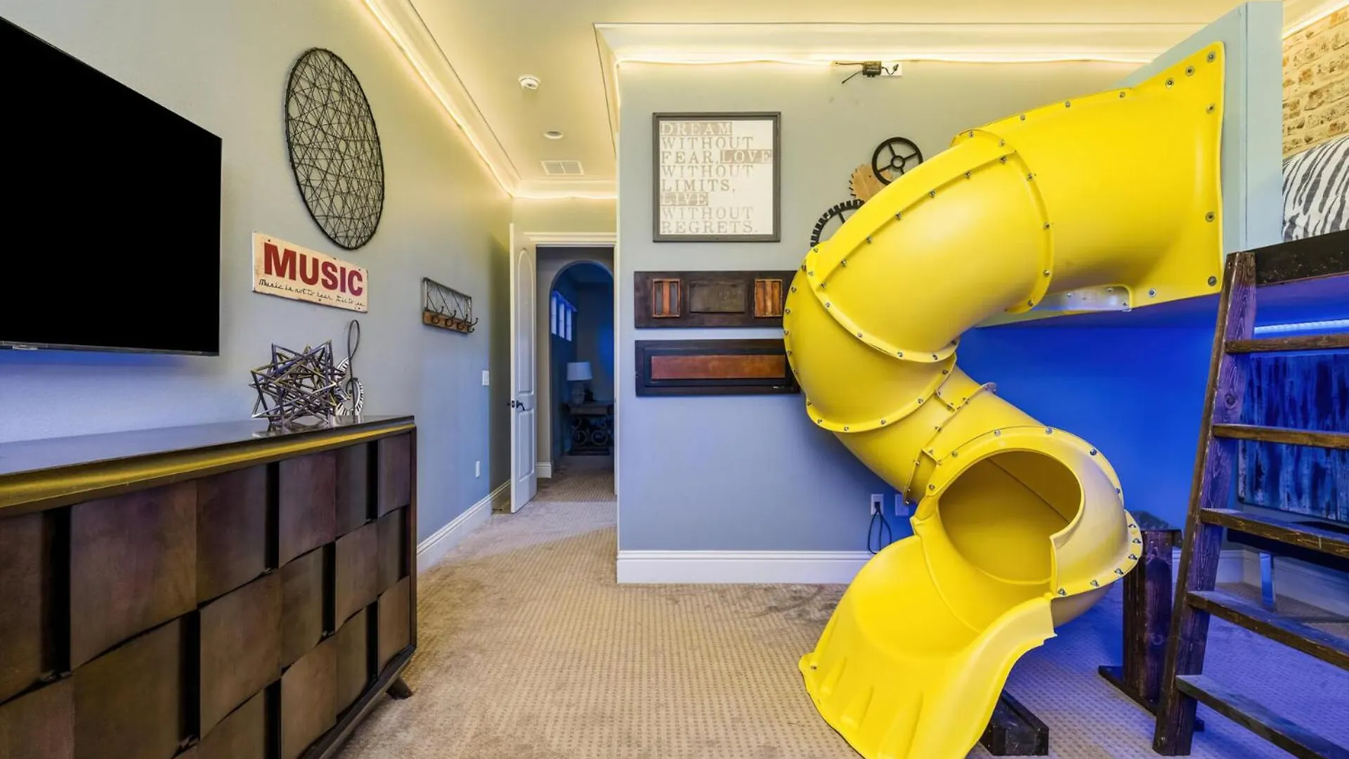 Perfect Mansion On Reunion And Orlando Mansion 5189