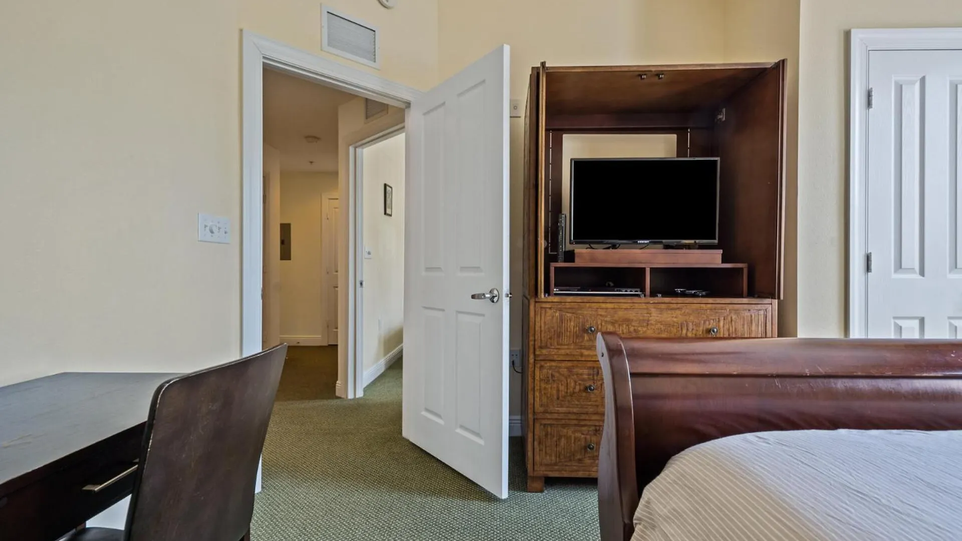 Perfect 3 Bedroom On Reunion And Orlando 5199 *