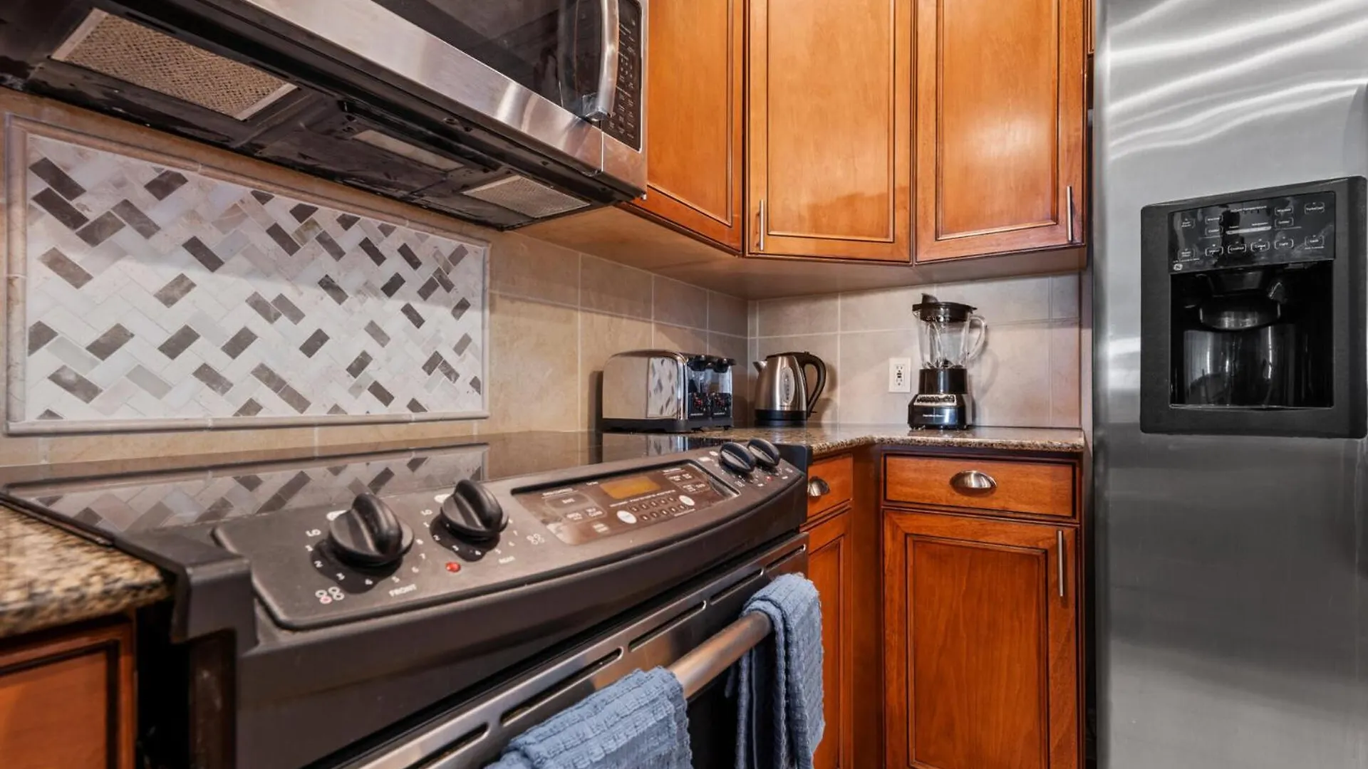 Perfect 3 Bedroom On Reunion And Orlando 5196