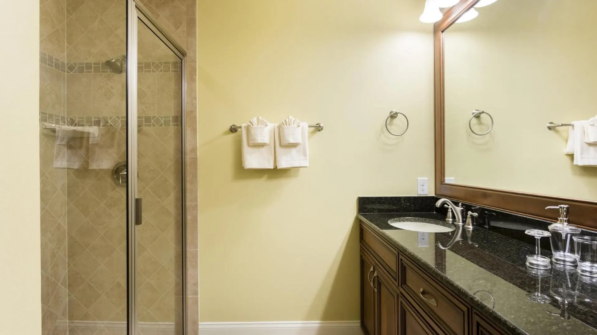 Perfect 3 Bedroom On Reunion And Orlando 5139