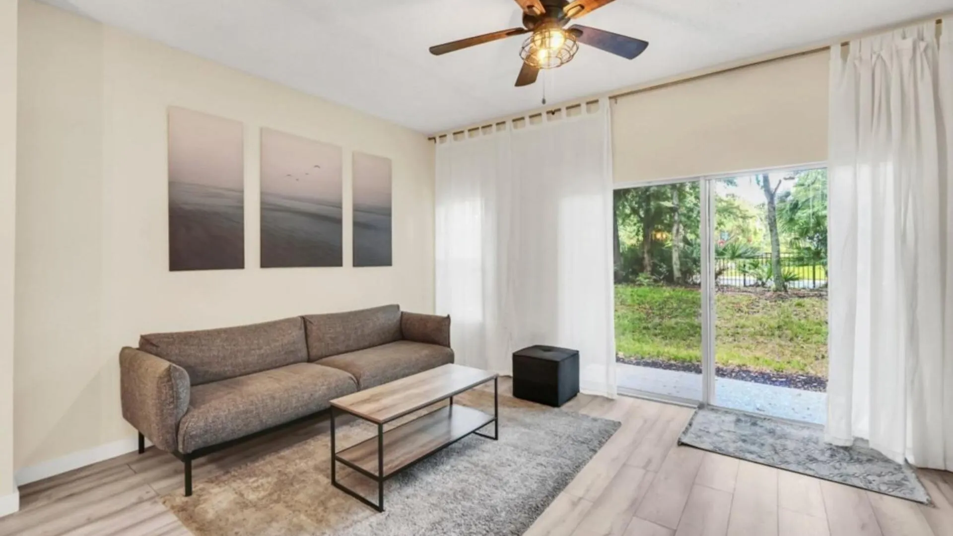 Orlando 6230: A Stylish Family Retreat Near Villa