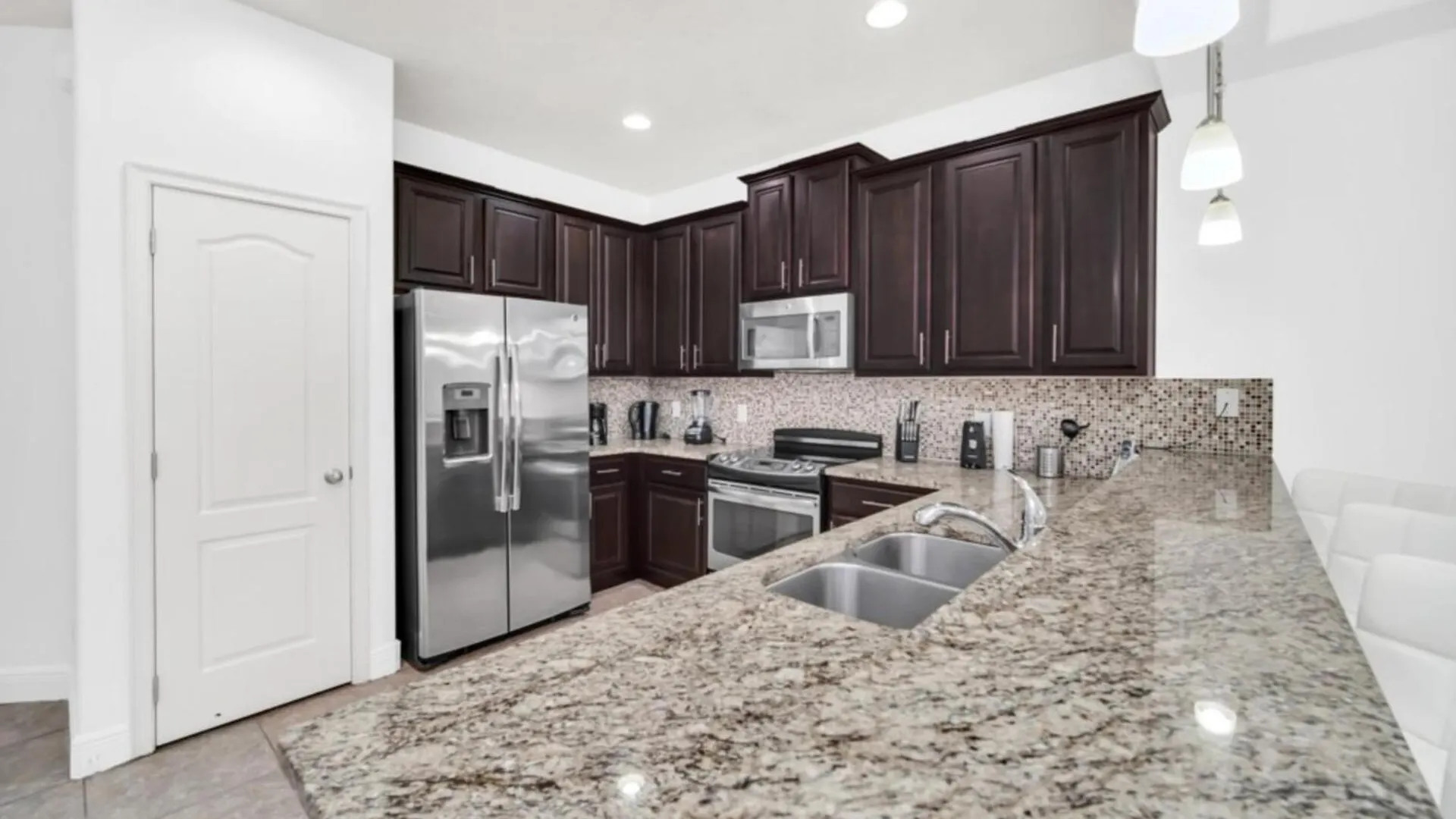 Villa Designer With Stylish Decor 6385