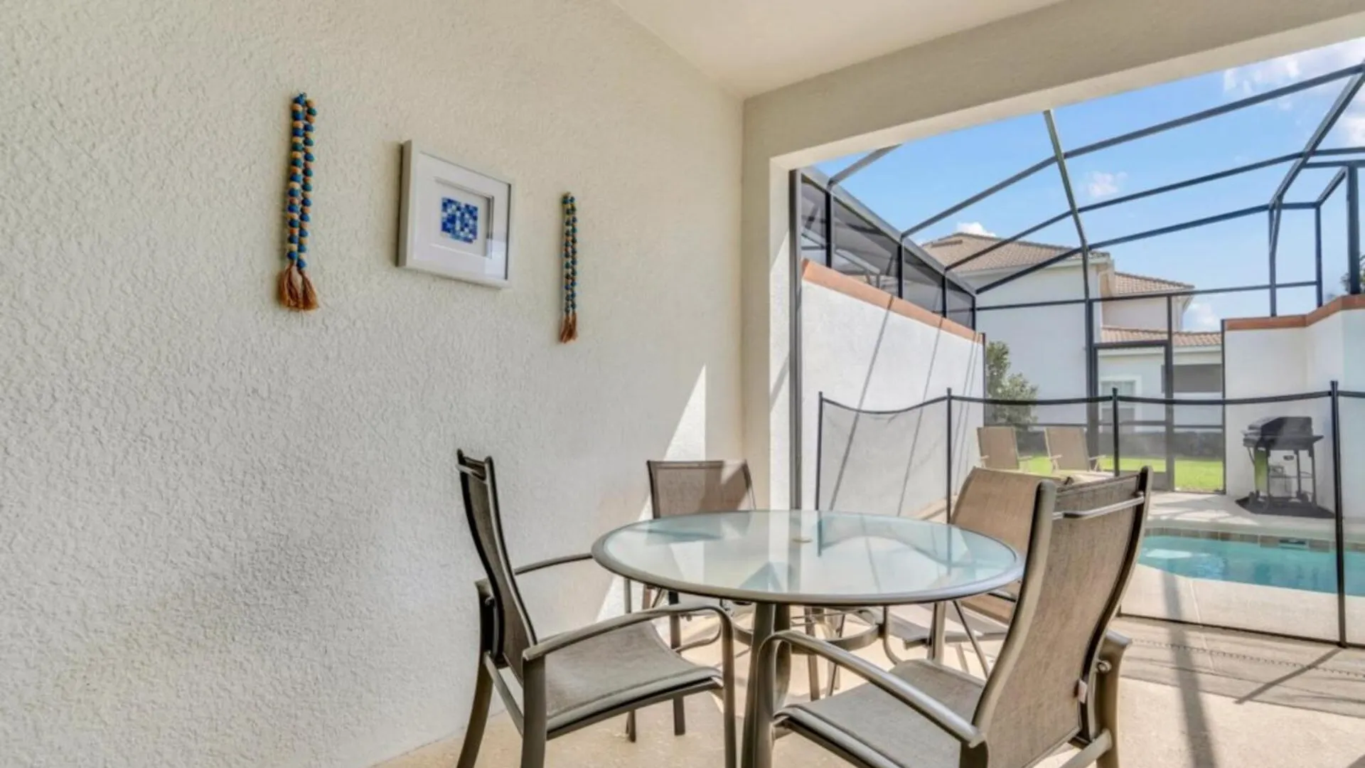 Modern 4 Bedroom Near Shopping 6335