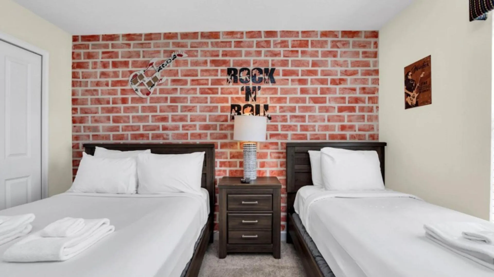 Villa Modern 4 Bedroom Near Shopping 6335