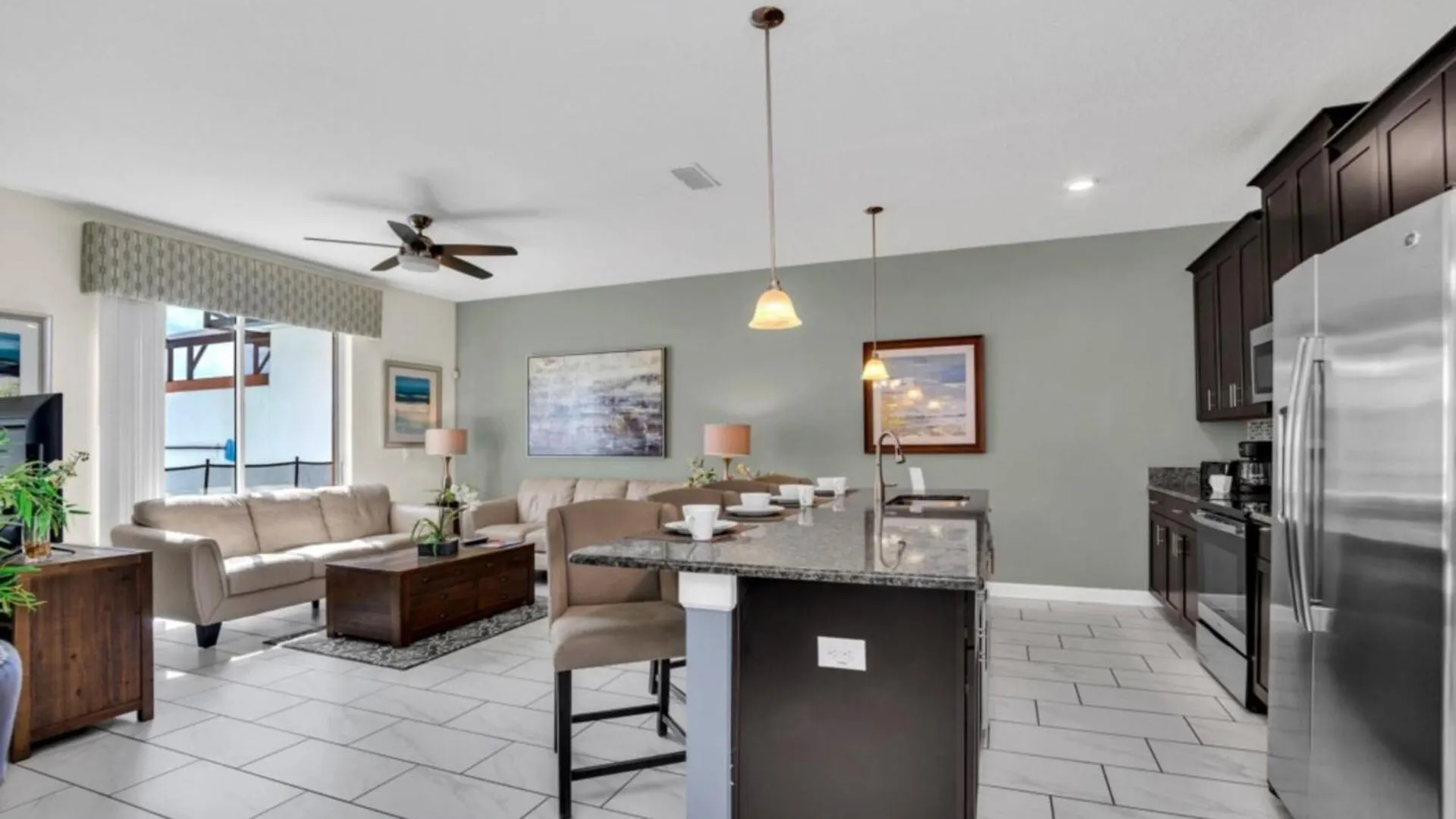 Modern 4 Bedroom Near Shopping 6335