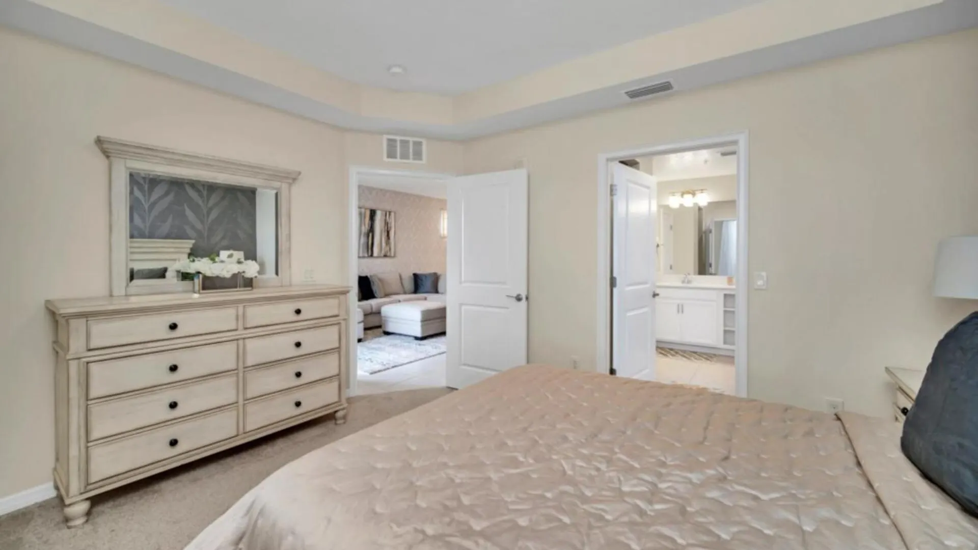 Chic Urban Oasis With 3 Bedrooms 6333 Villa *