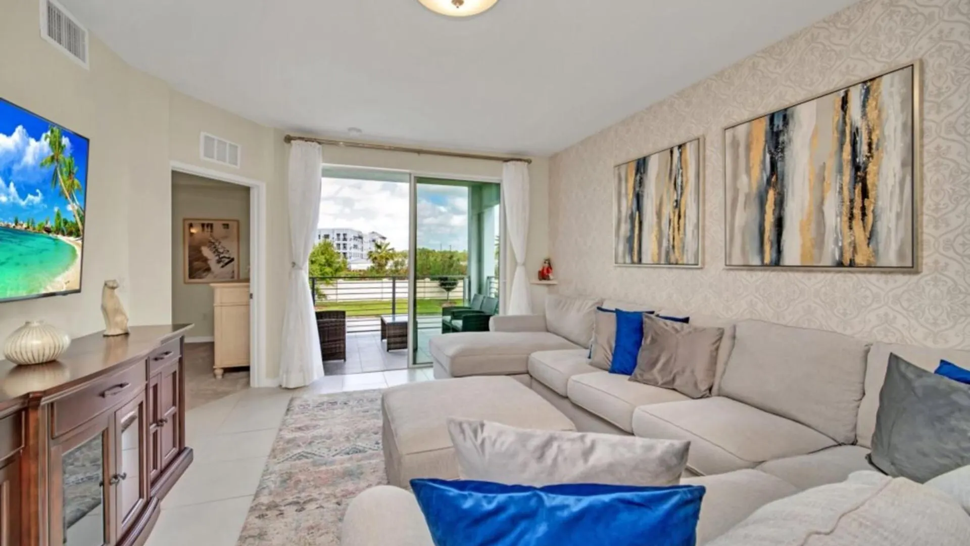 Villa Chic Urban Oasis With 3 Bedrooms 6333