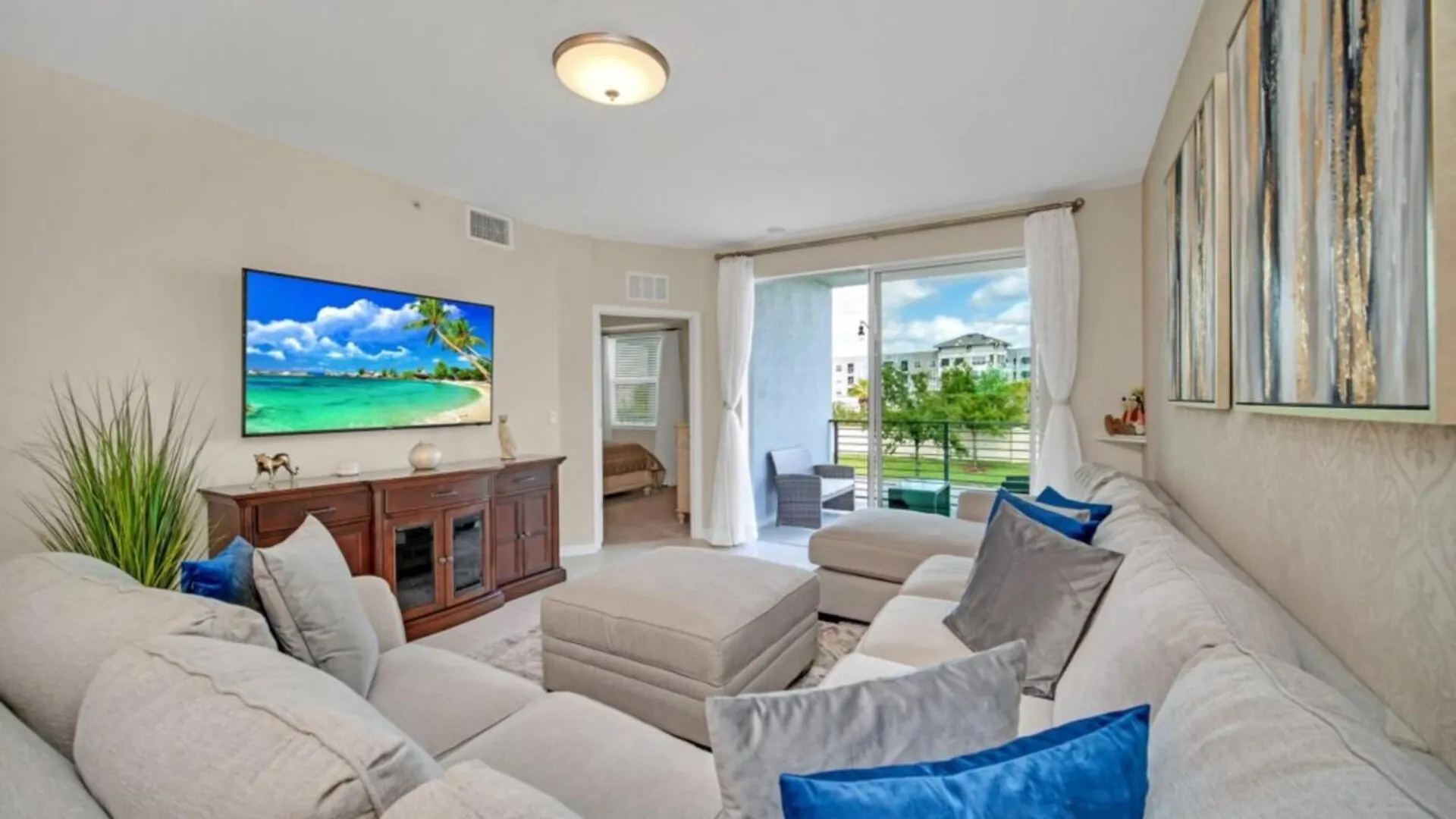 Villa Chic Urban Oasis With 3 Bedrooms 6333