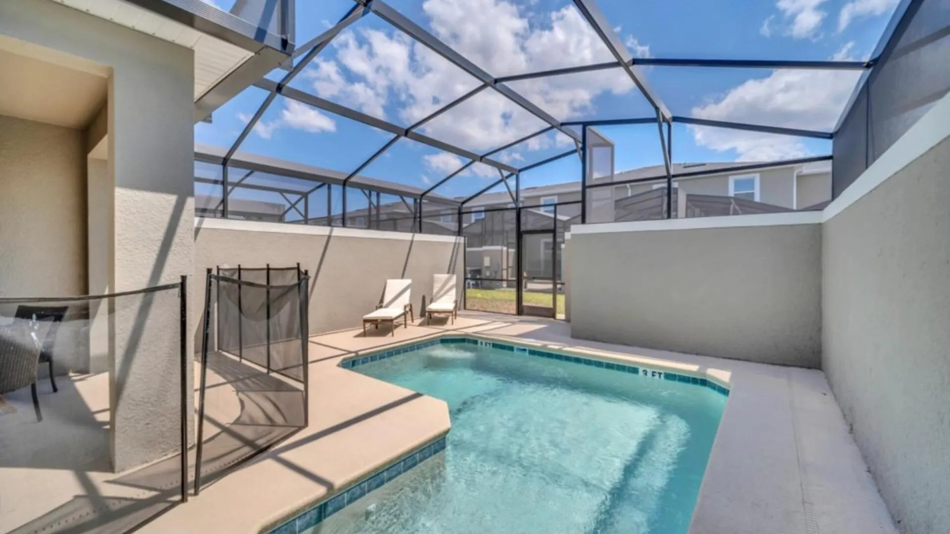 Villa Cozy 4 Bedroom Urban Oasis 6326 *