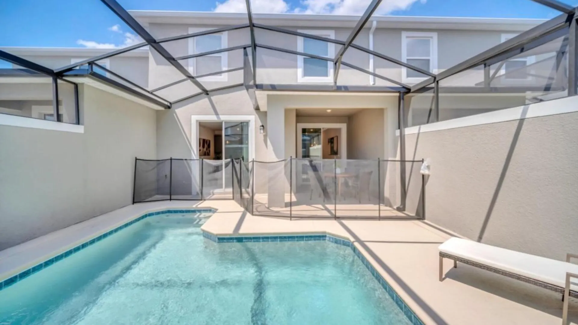 Cozy 4 Bedroom Urban Oasis 6326