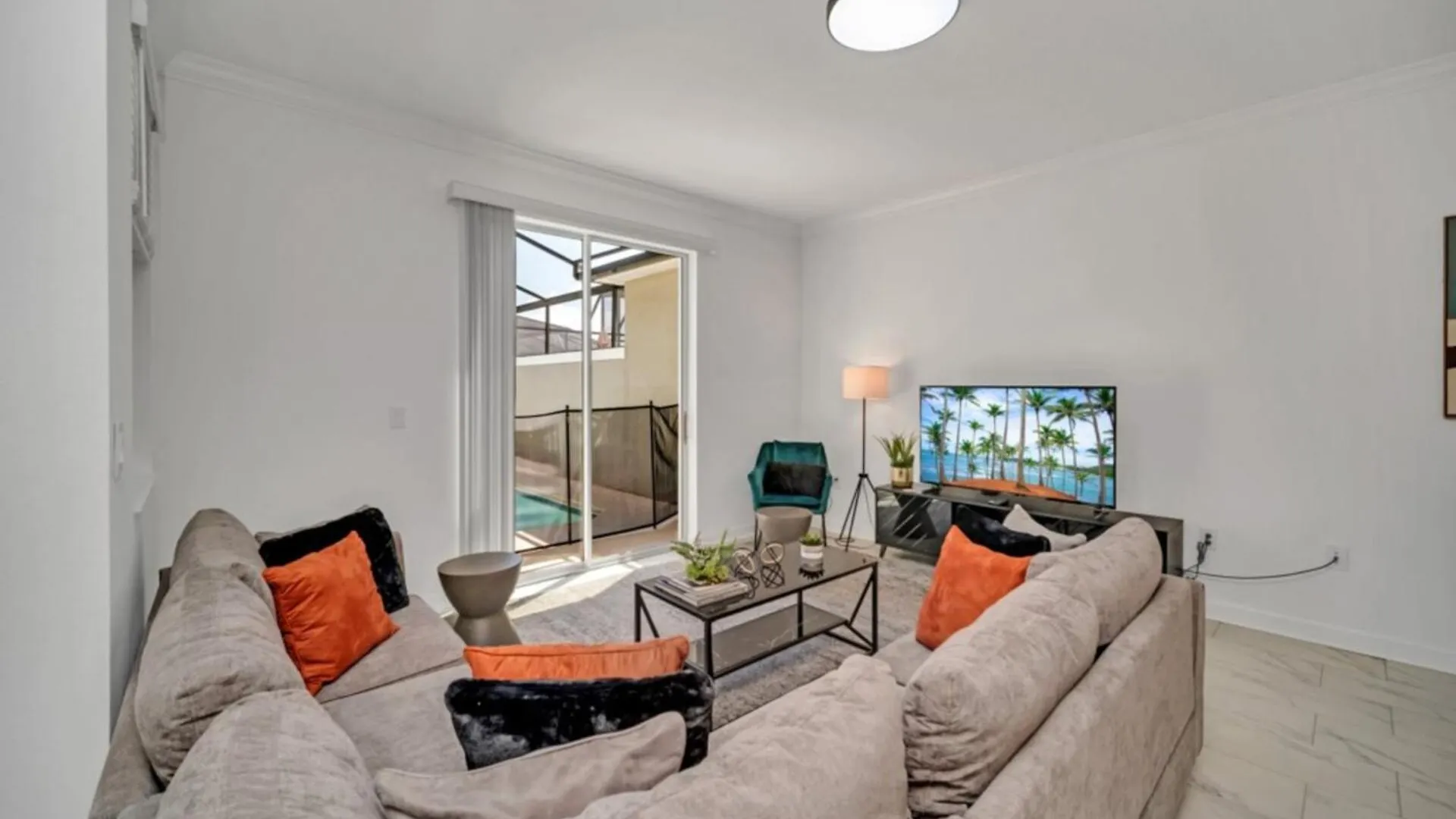 Villa Cozy 4 Bedroom Urban Oasis 6326 *