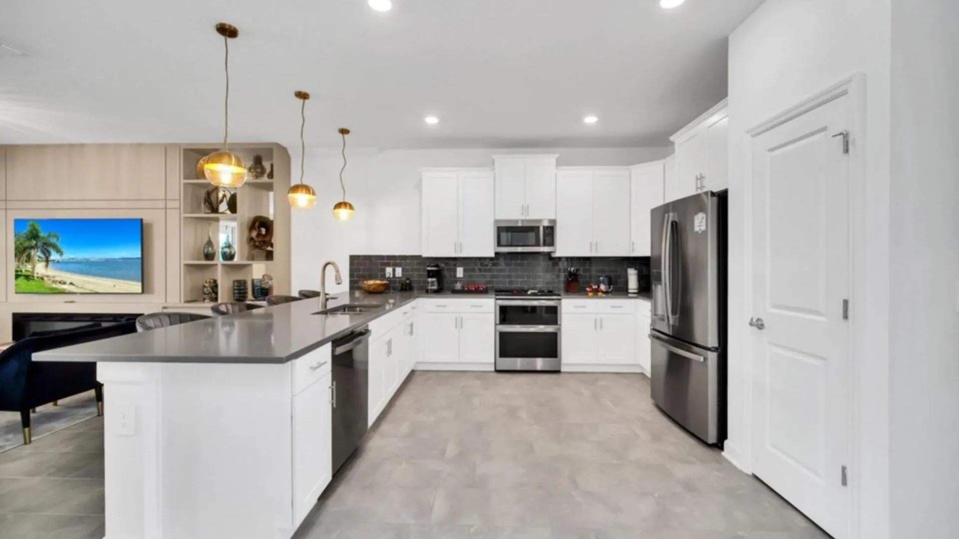 Family-friendly With 9 Bedrooms 6317