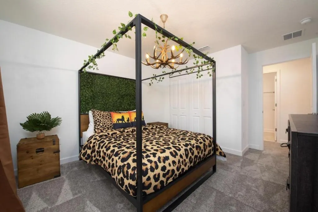 Luxury 4 Bedroom 3 Bath Pool 267 *