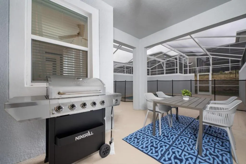 Luxury 4 Bedroom 3 Bath Pool 267 Holiday home