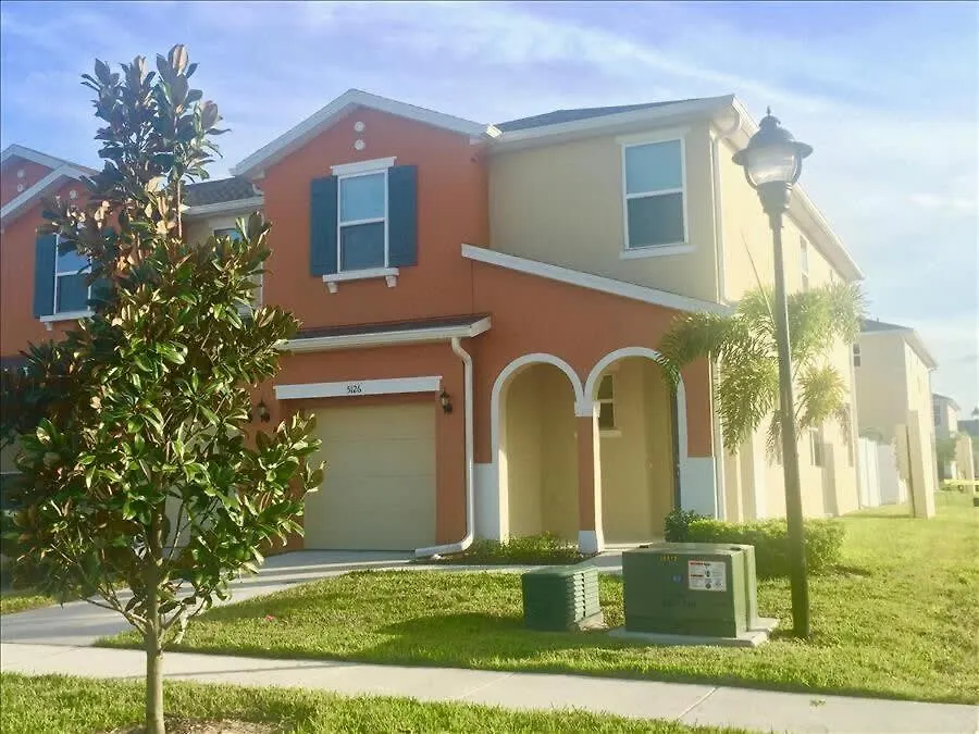 Four Bedrooms Townhome 5126
