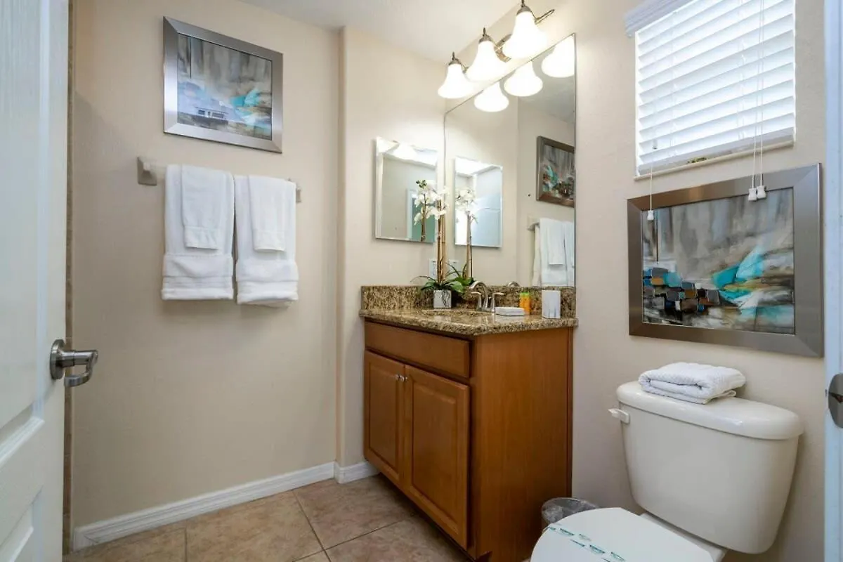 Five Bedrooms Townhome With Pool 4849