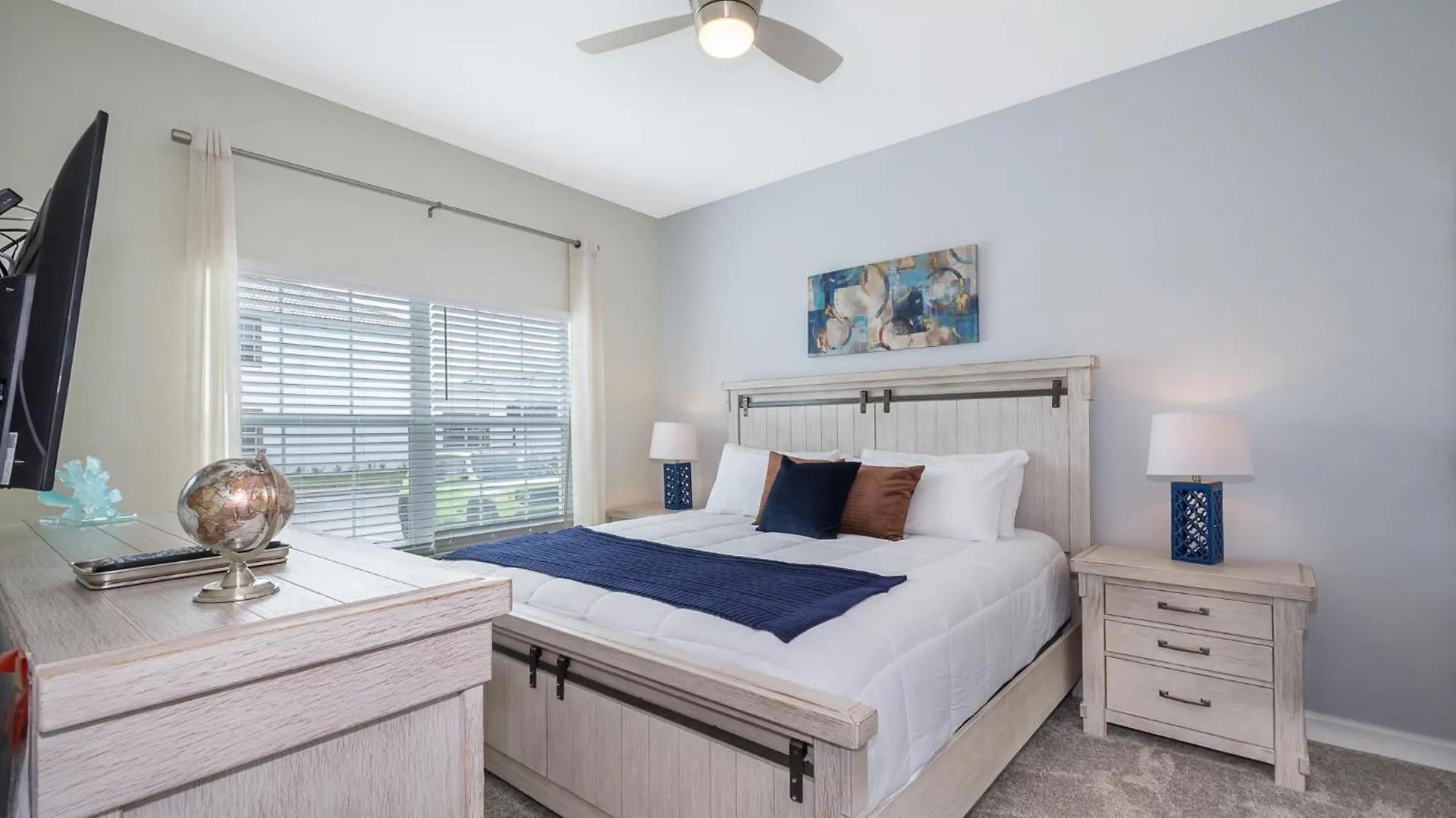 4999dm Townhouse 4 Bedrooms & 3 Bathrooms + Pool