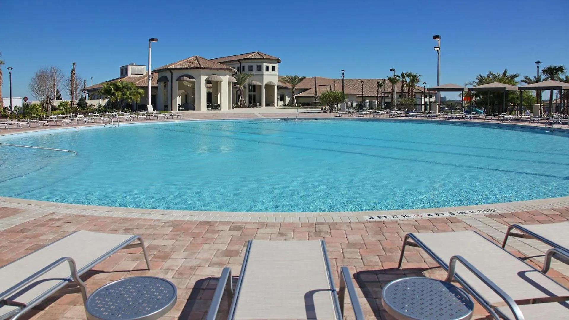 8947ar Townhouse 4 Bedrooms & 3 Bathrooms + Pool *