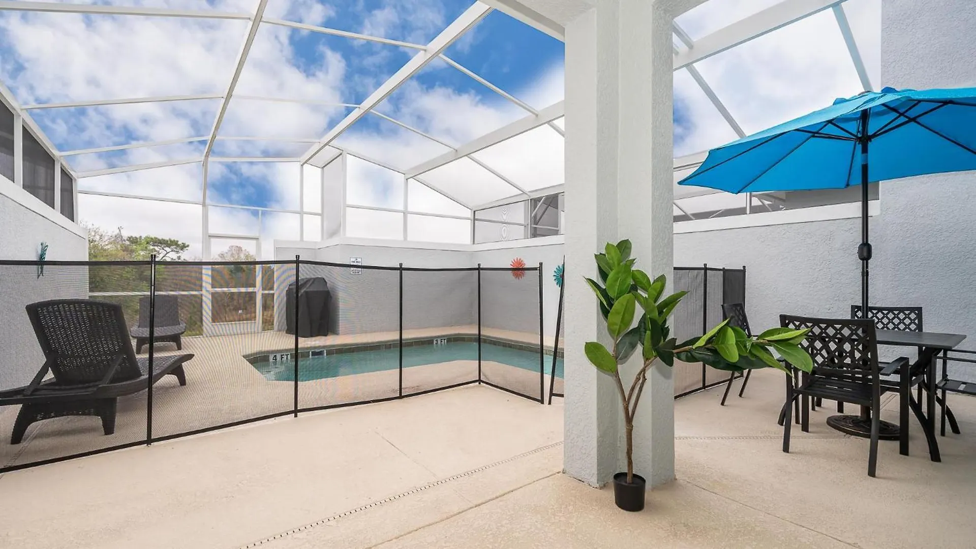 8947ar Townhouse 4 Bedrooms & 3 Bathrooms + Pool Kissimmee