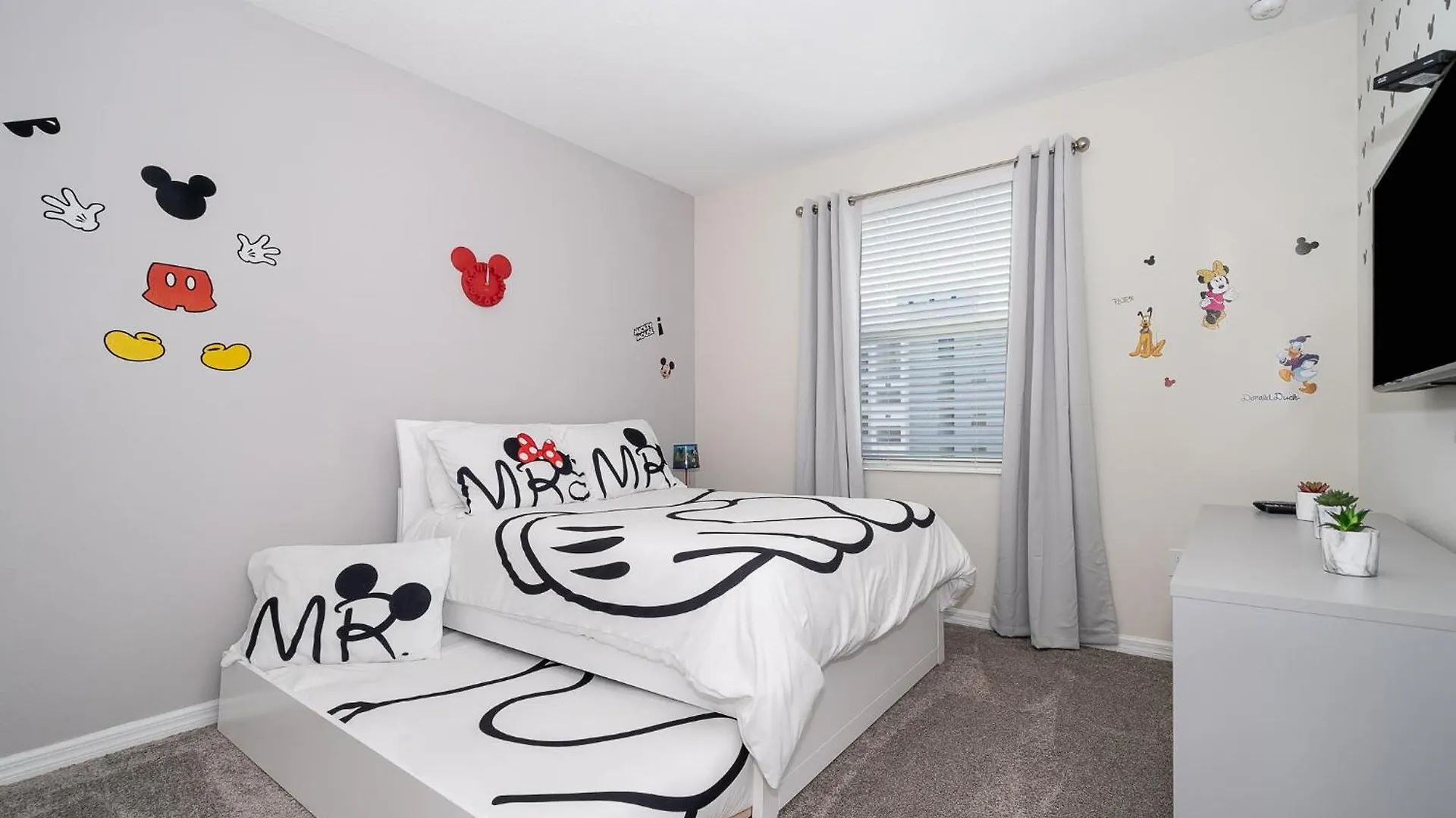 3120-201bb Storey Lake, 3/2 Garden View Apartment *