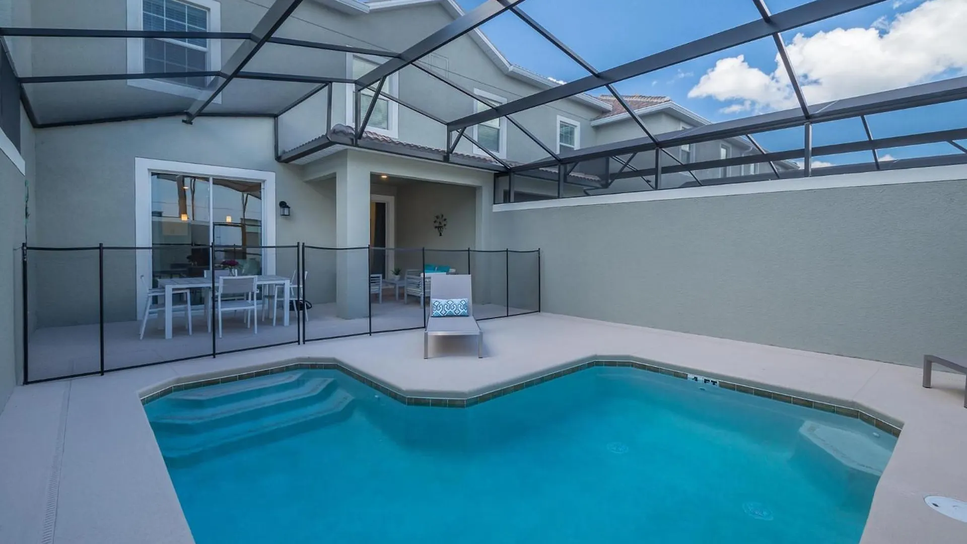 Holiday home 4964ht Townhouse 4 Bedrooms & 3 Bathrooms + Pool