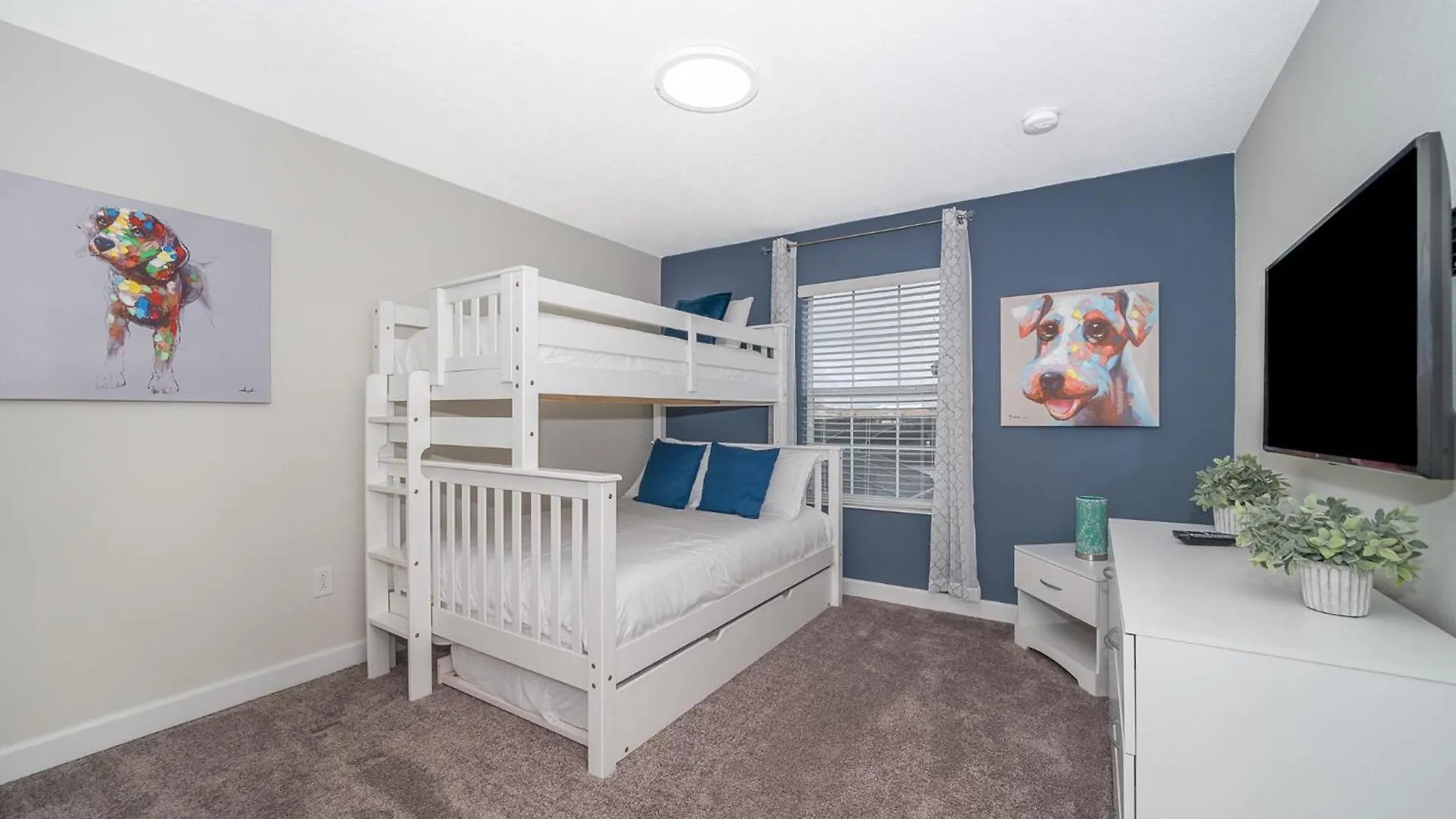 4964ht Townhouse 4 Bedrooms & 3 Bathrooms + Pool