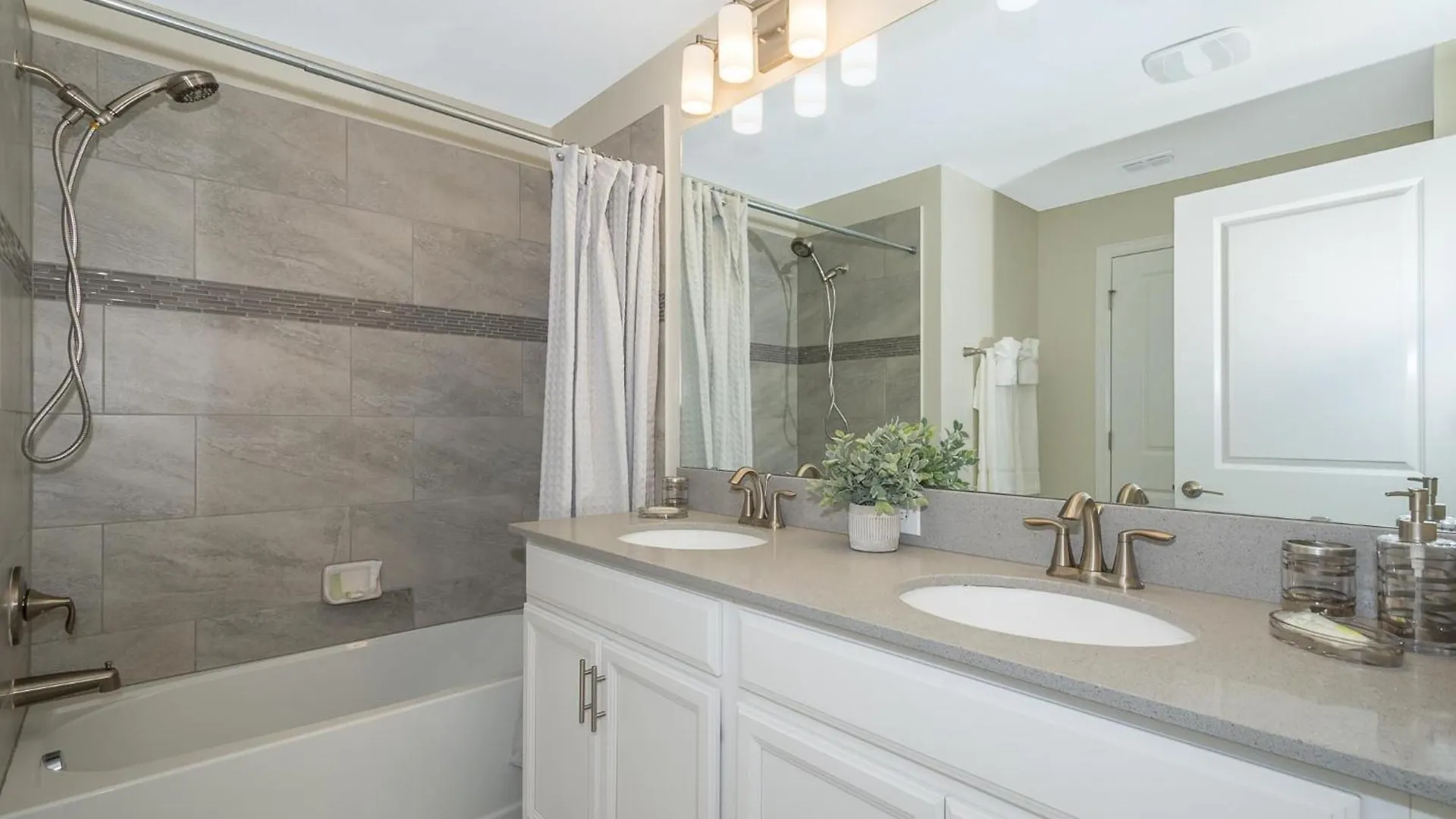 Holiday home 4964ht Townhouse 4 Bedrooms & 3 Bathrooms + Pool Kissimmee