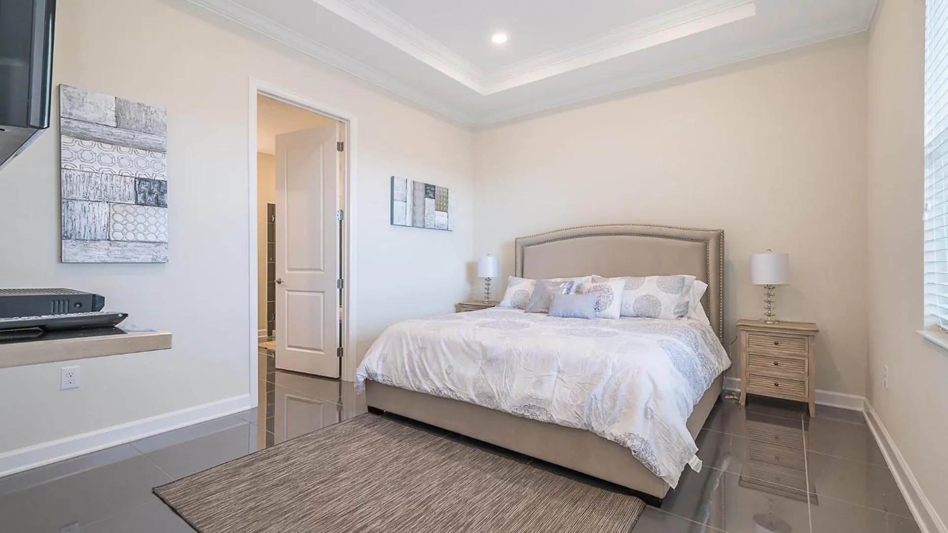 4731-401jg Penthouse 4 Beds/3 Baths