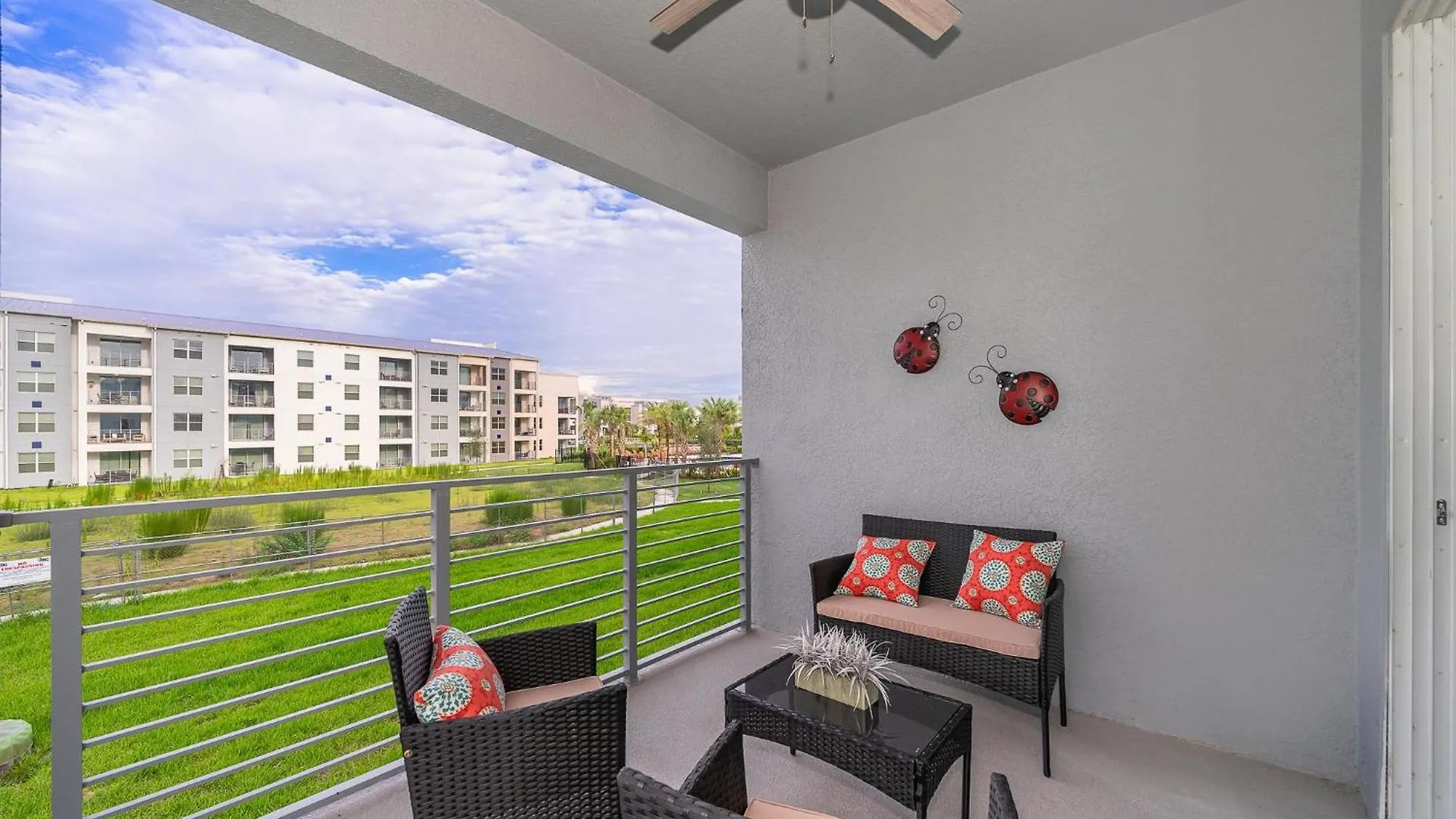 3180-201jb Storey Lake, 3/2 Garden View Apartment