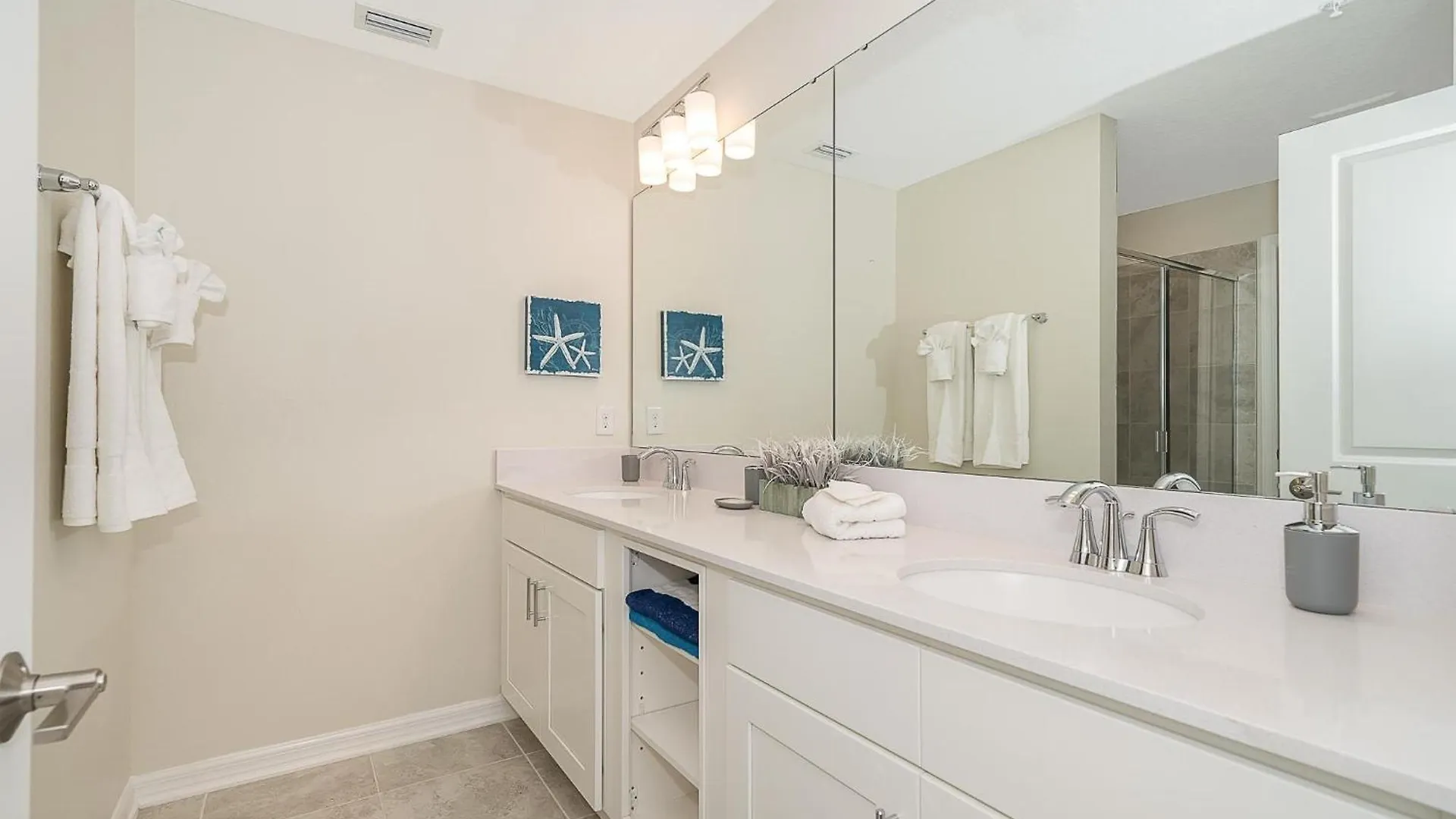 3180-201jb Storey Lake, 3/2 Garden View *