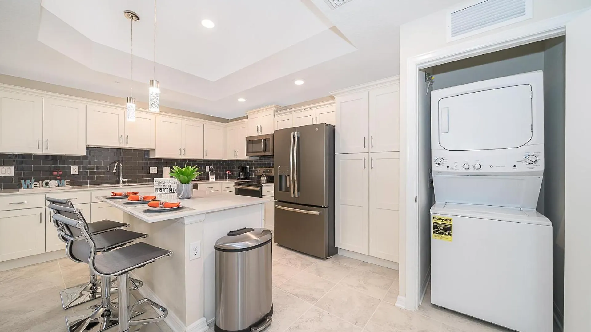 3180-201jb Storey Lake, 3/2 Garden View Apartment *