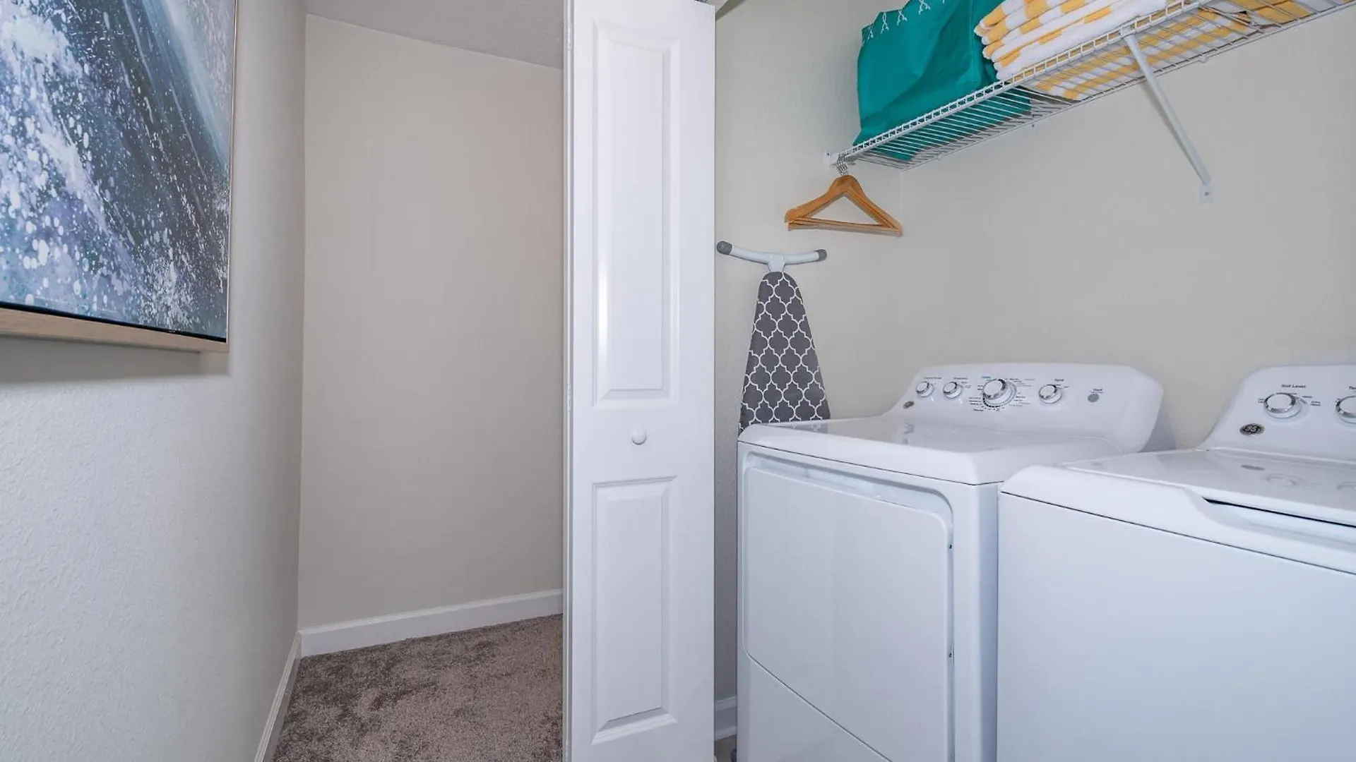 4809am Townhouse 4 Bedrooms & 3 Bathrooms + Pool *