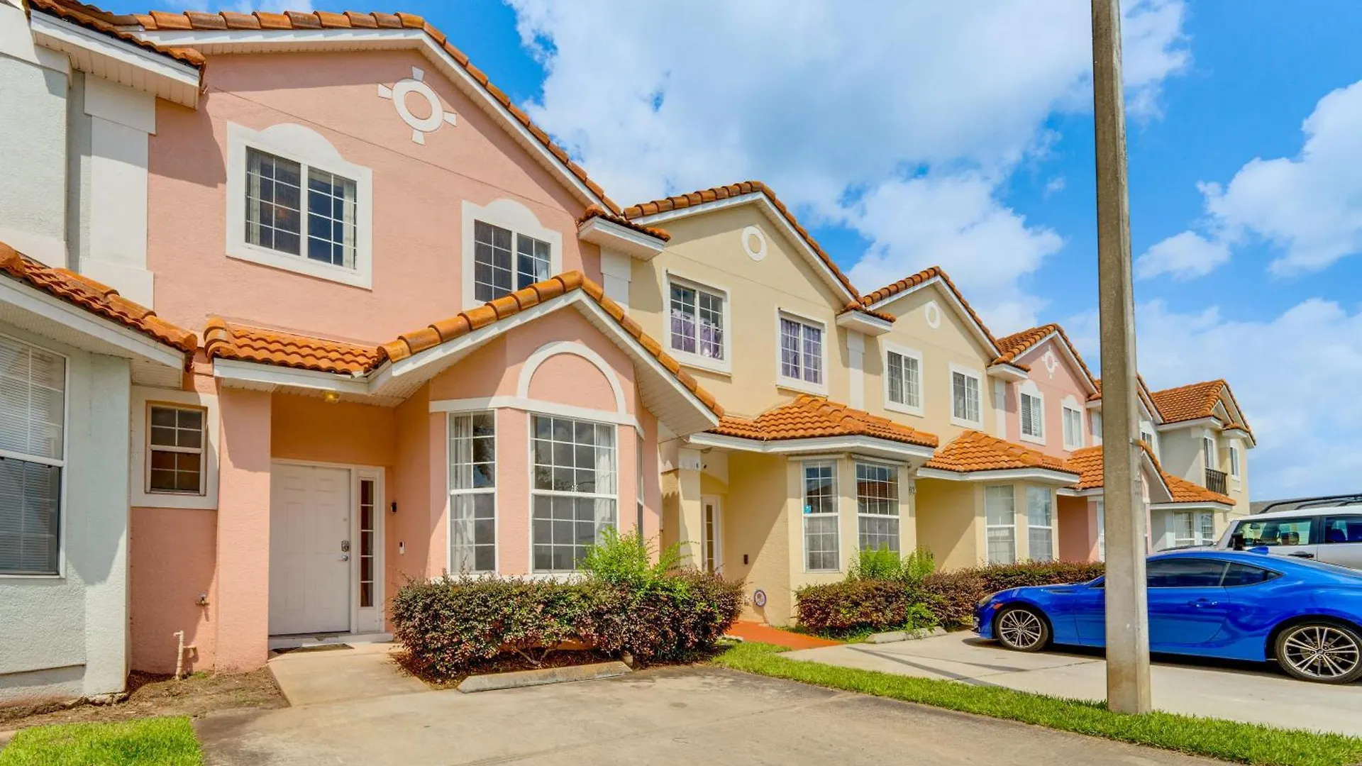 Townhome With Lanai And Pool Access About 10 Mi To Disney! *