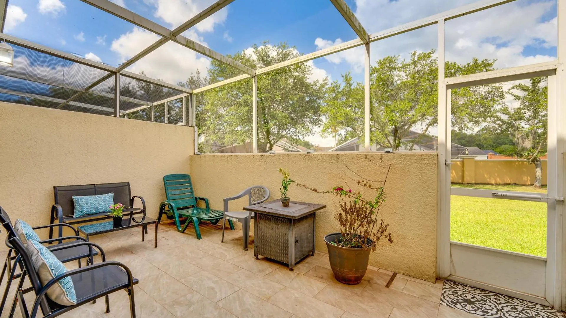 Townhome With Lanai And Pool Access About 10 Mi To Disney!