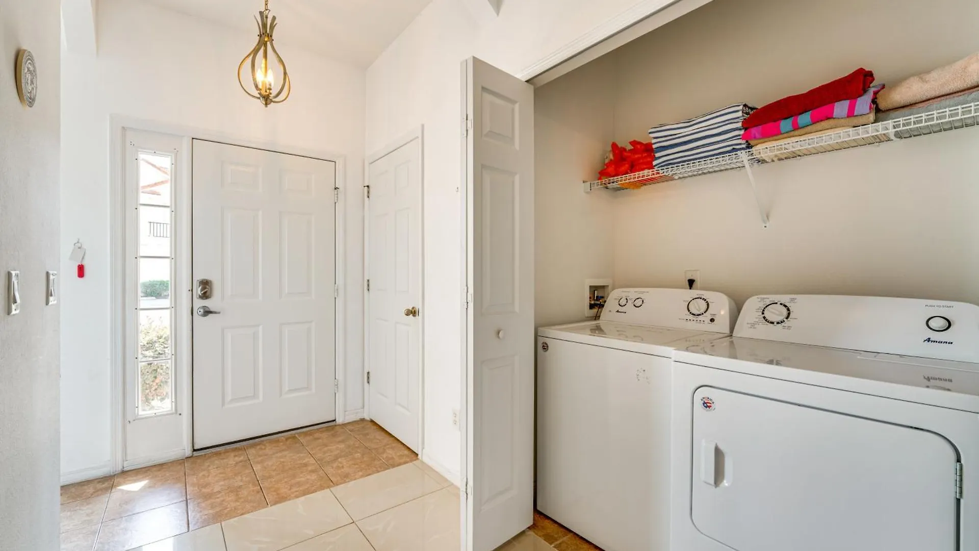 Townhome With Lanai And Pool Access About 10 Mi To Disney! Holiday home